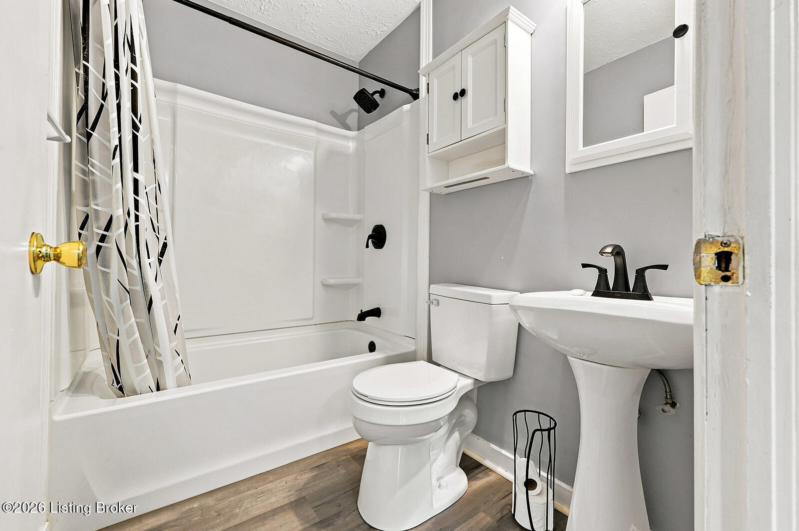 350 Eastview Cir Property Photo 4