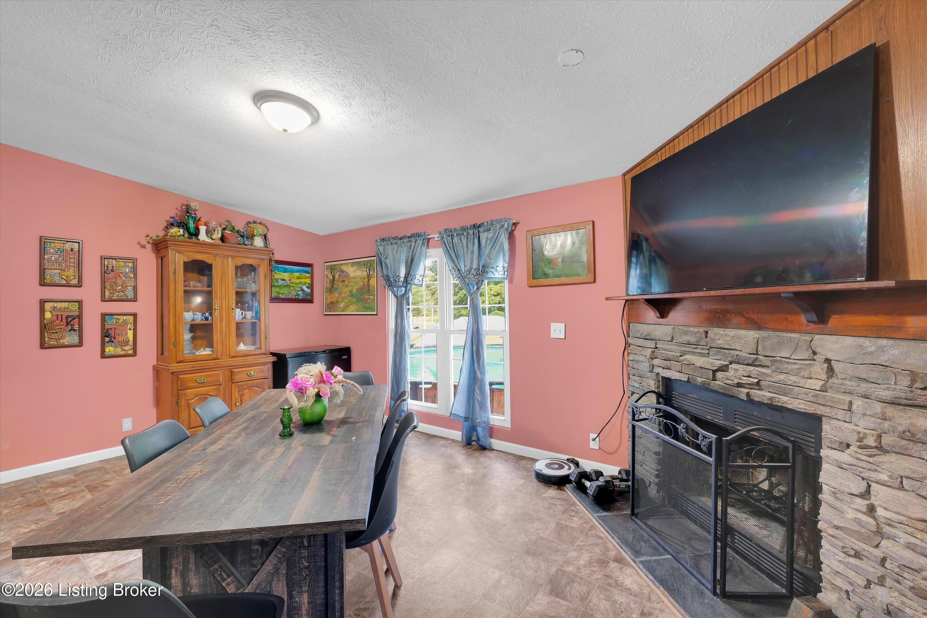 435 Thompson Ln Property Photo 10