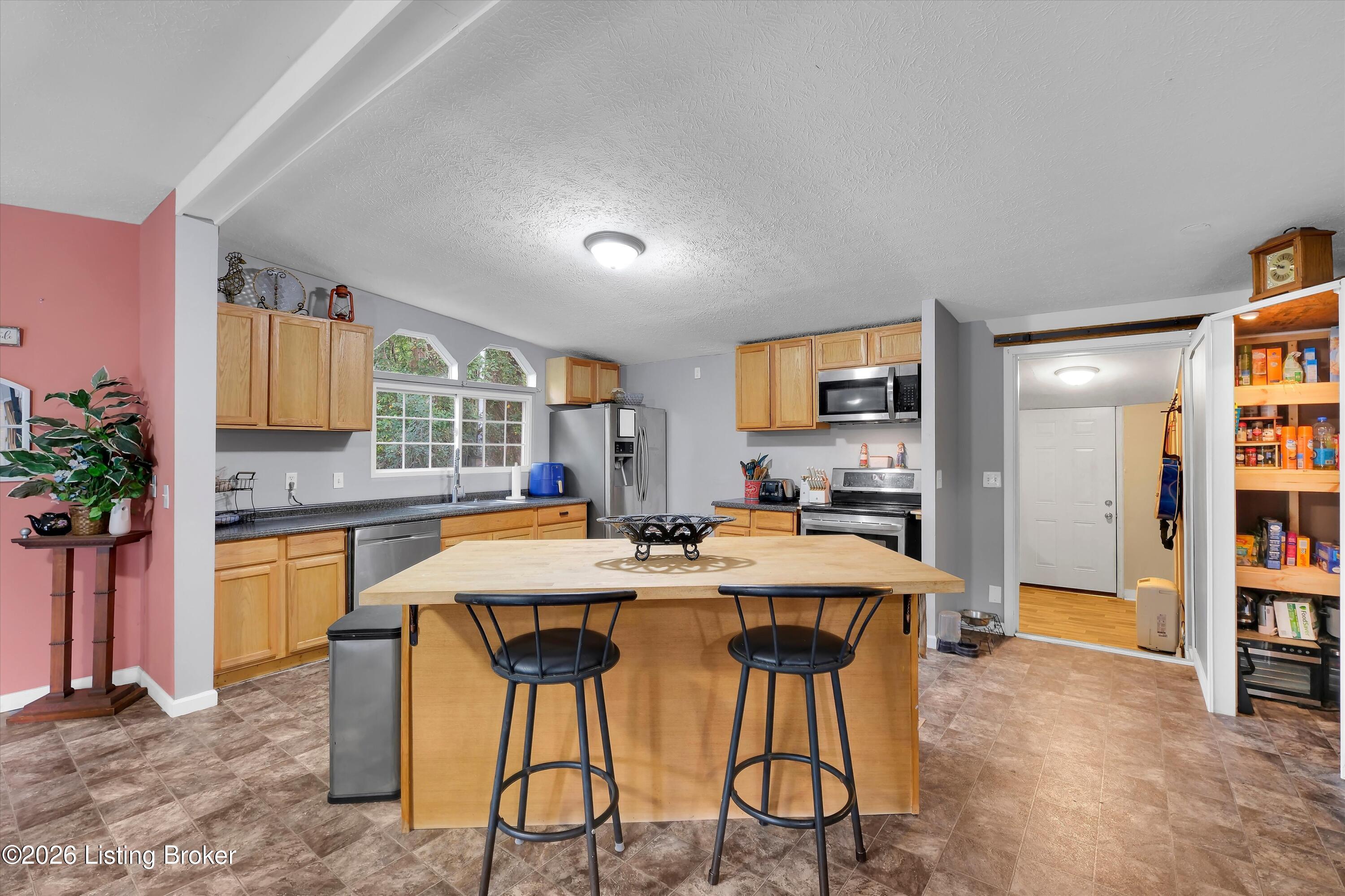 435 Thompson Ln Property Photo 11