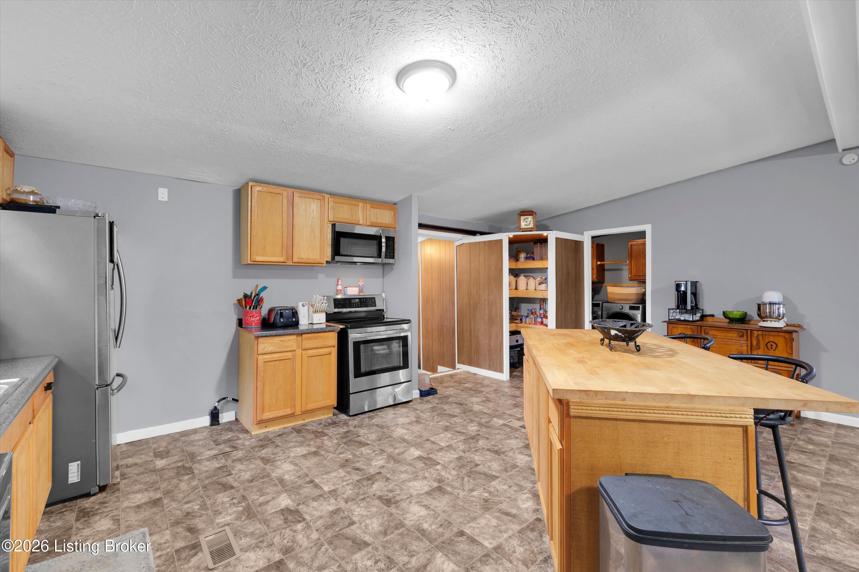 435 Thompson Ln Property Photo 13