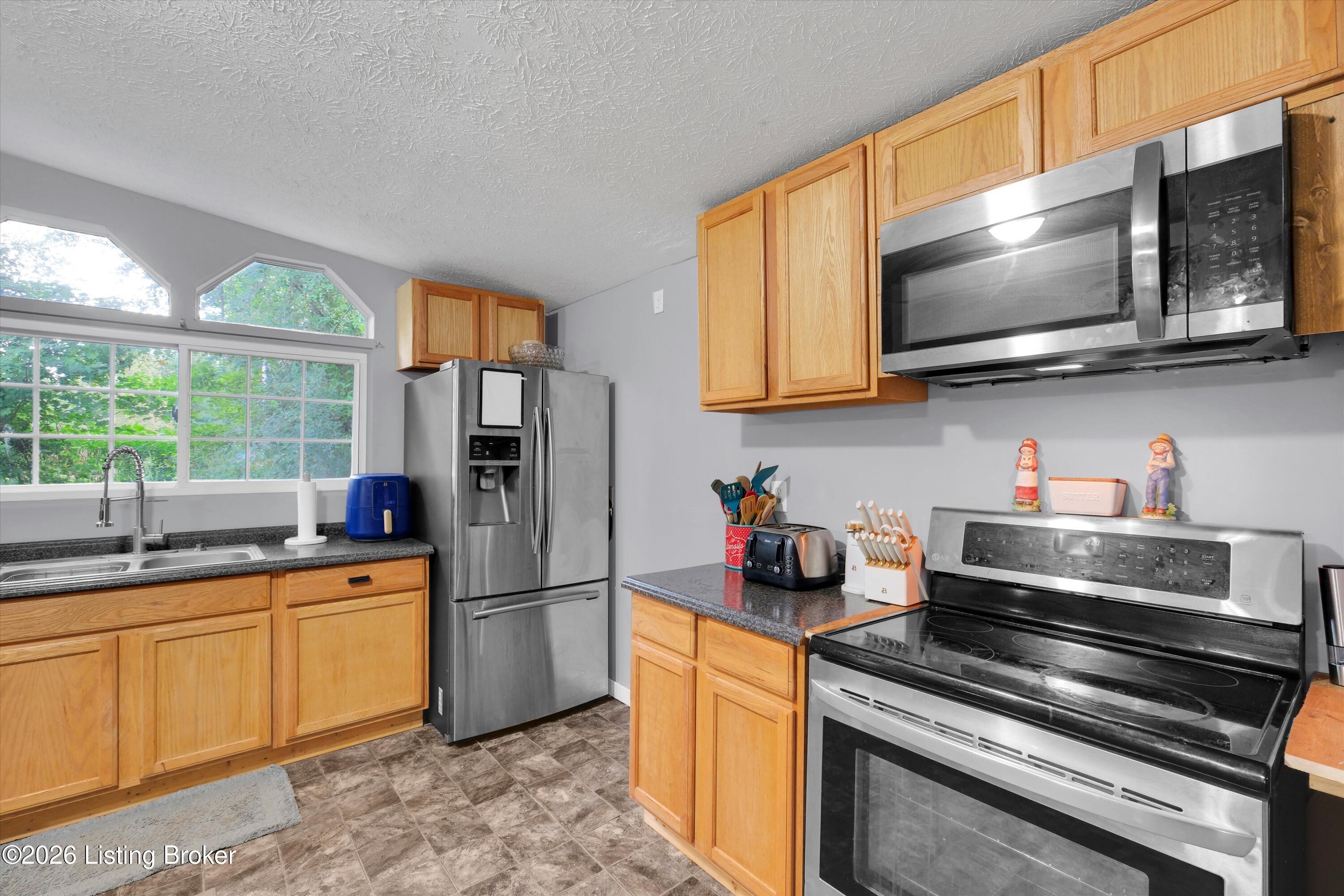 435 Thompson Ln Property Photo 15