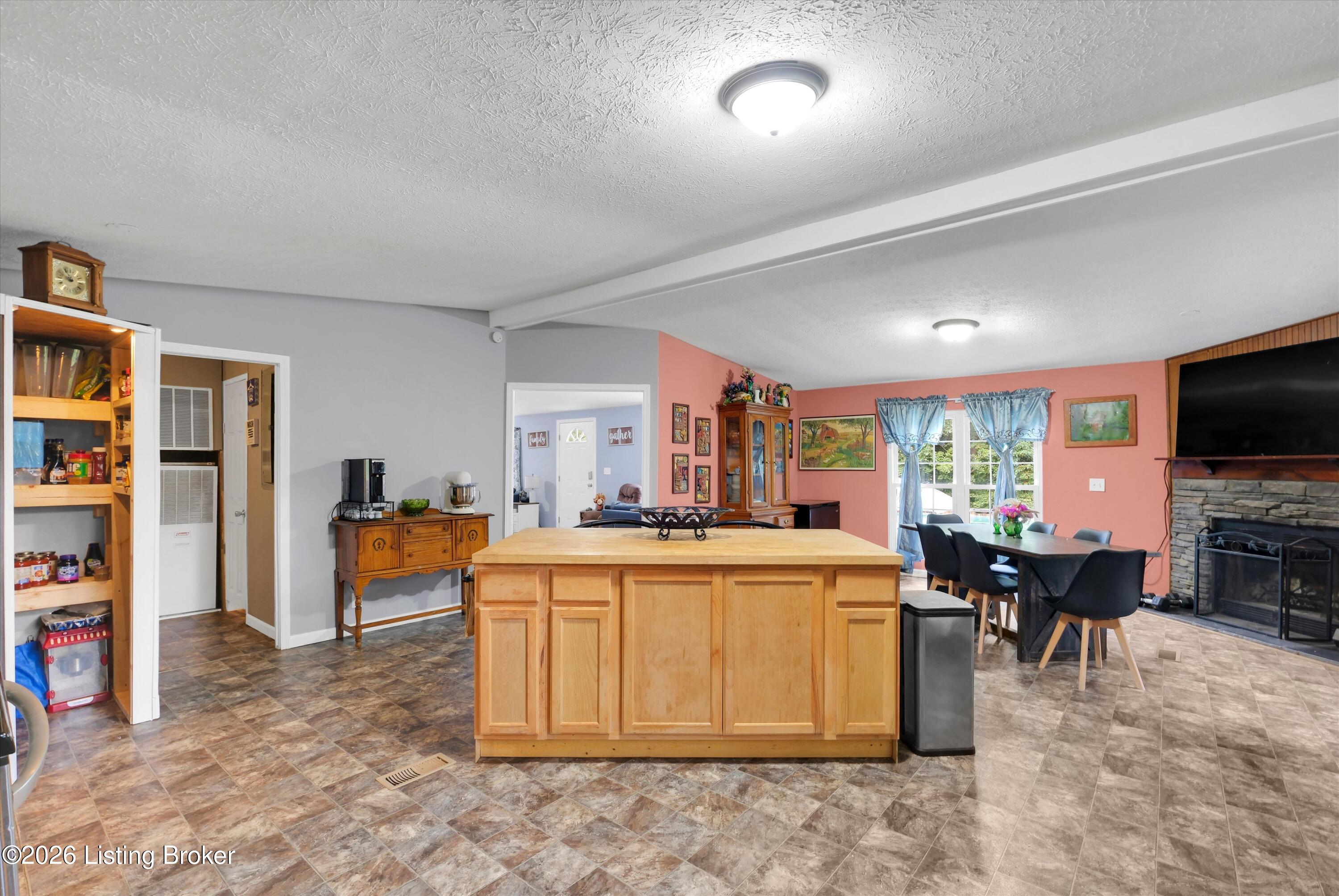 435 Thompson Ln Property Photo 16