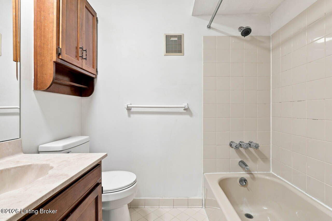 3306 Colonial Manor Cir 6b Property Photo 27