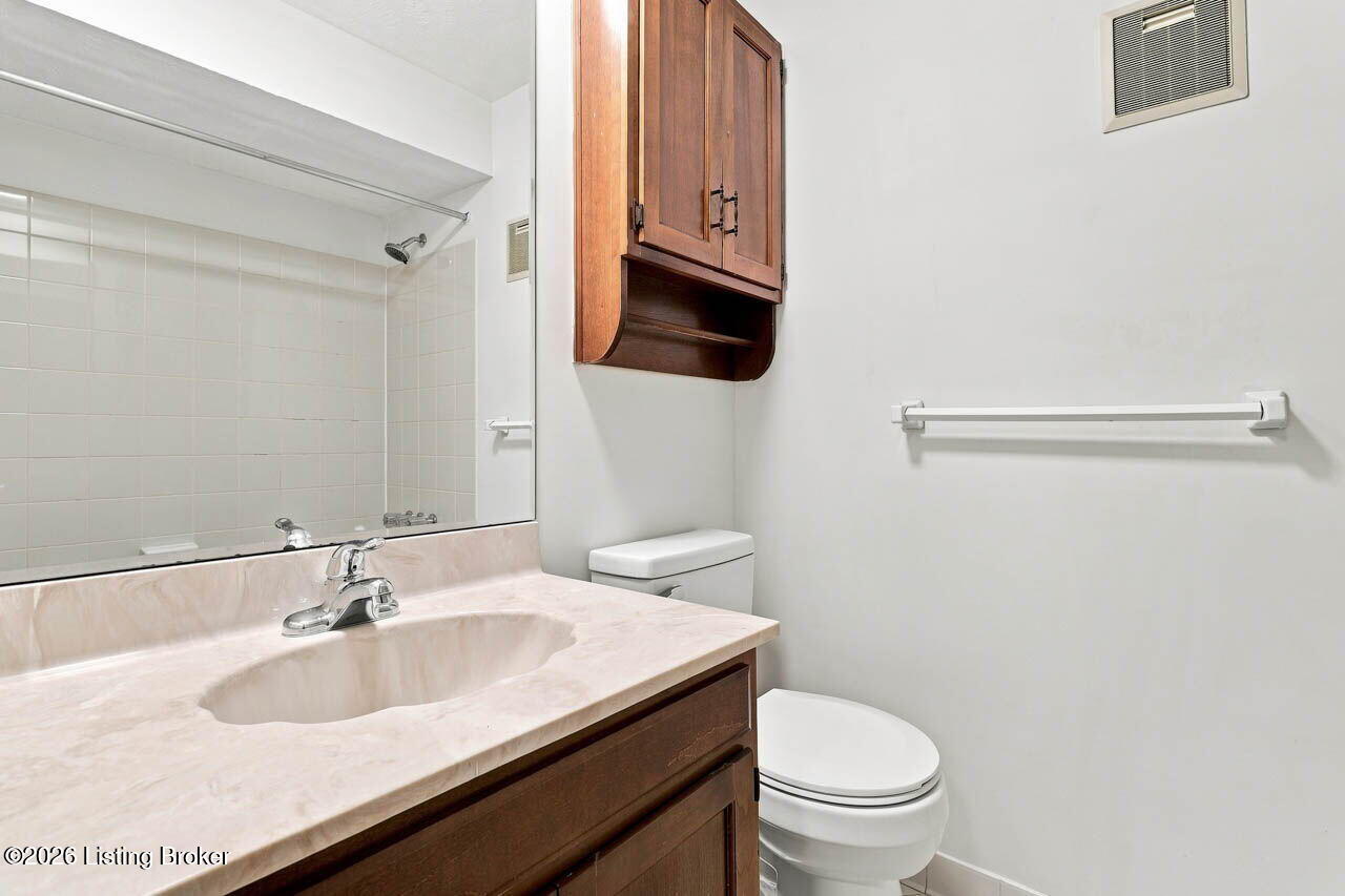 3306 Colonial Manor Cir 6b Property Photo 28