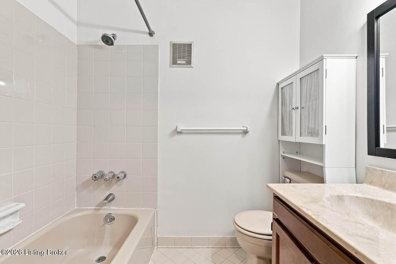 3306 Colonial Manor Cir 6b Property Photo 33