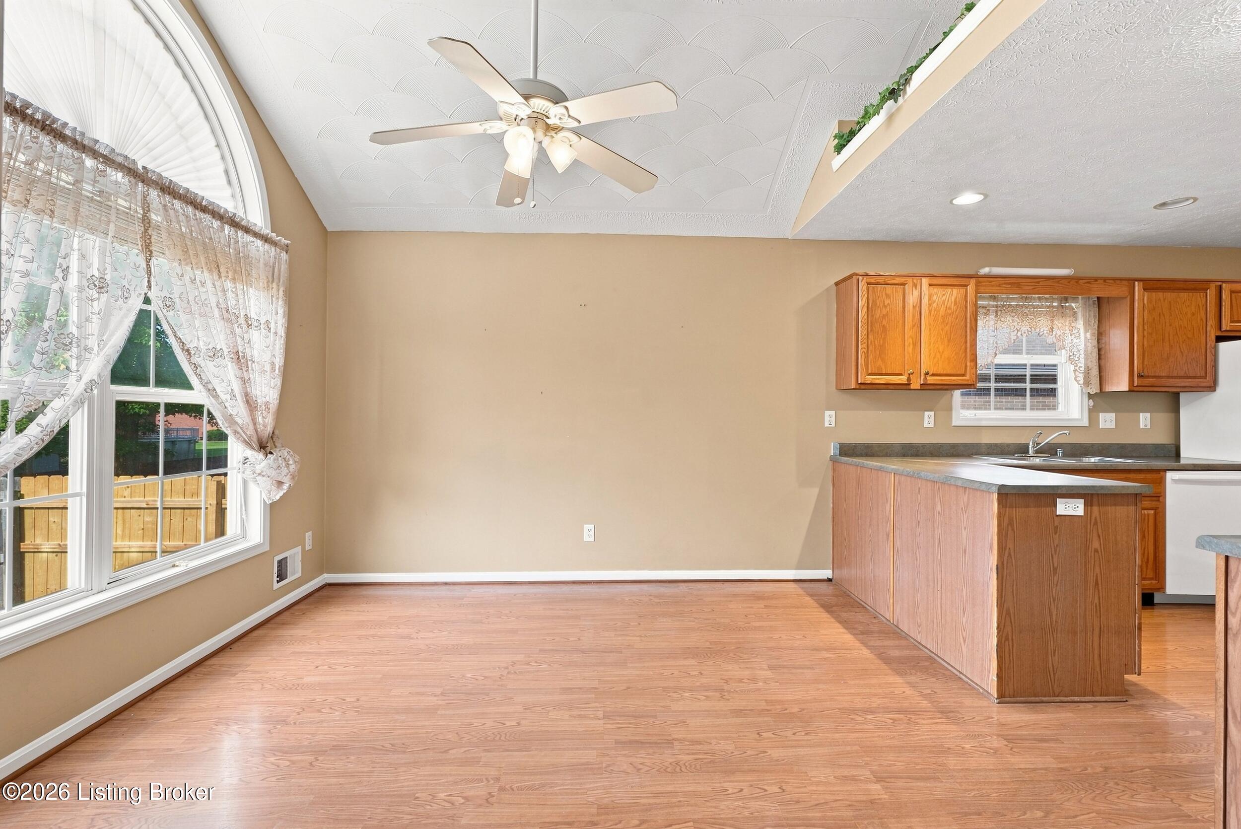 417 Spring House Ln Property Photo 8