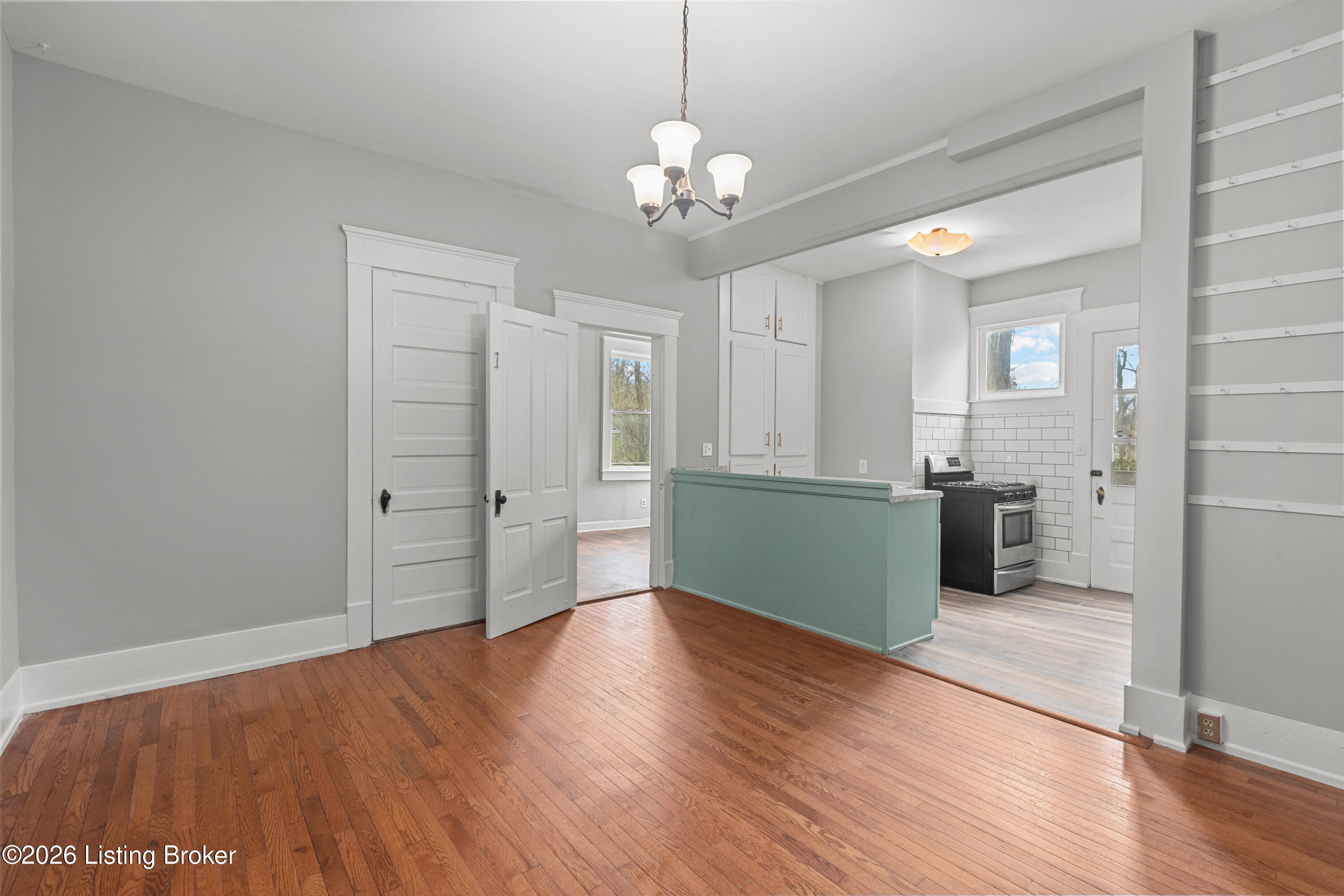 514 Wapping St Property Photo 13