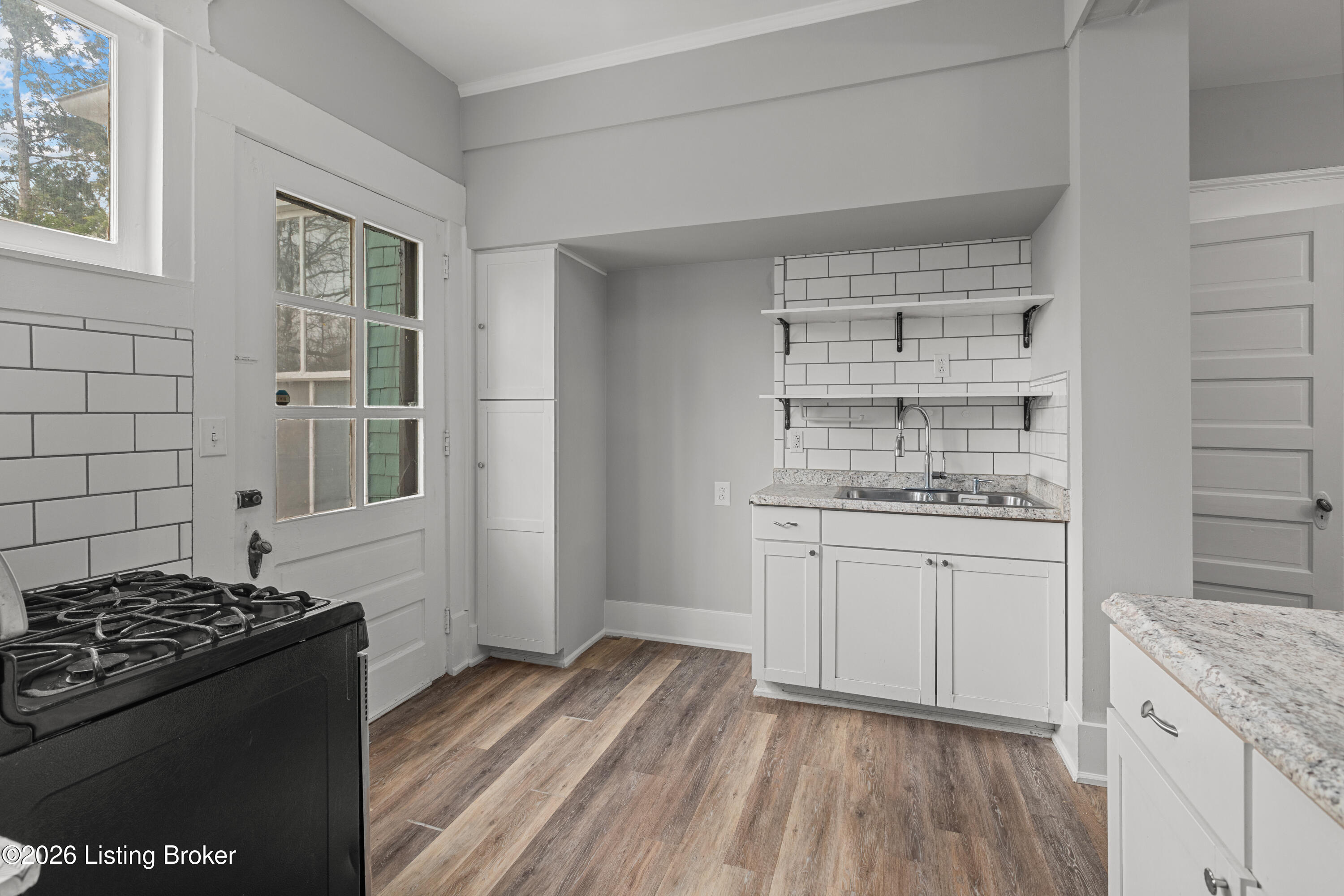 514 Wapping St Property Photo 15