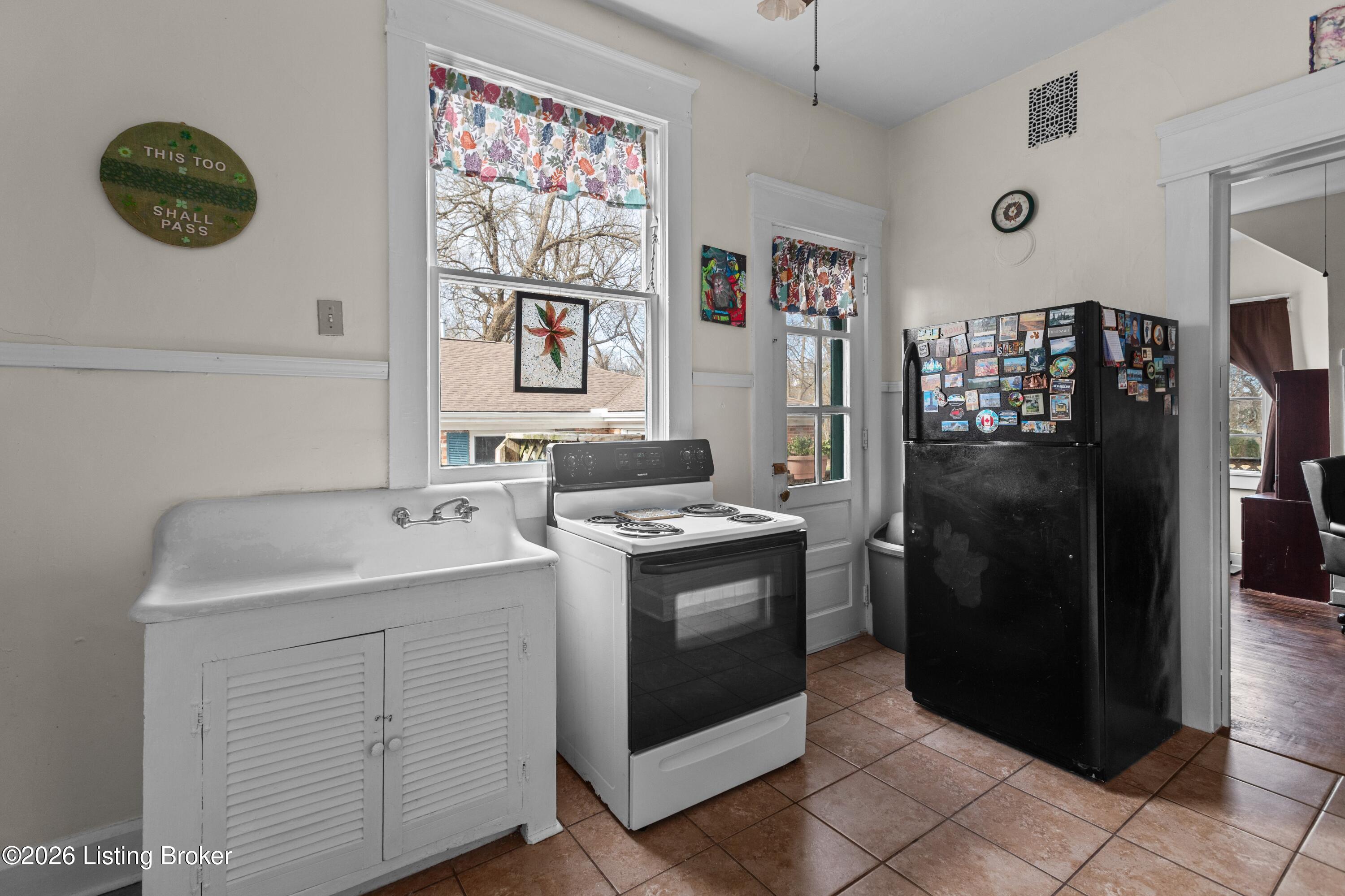 514 Wapping St Property Photo 38