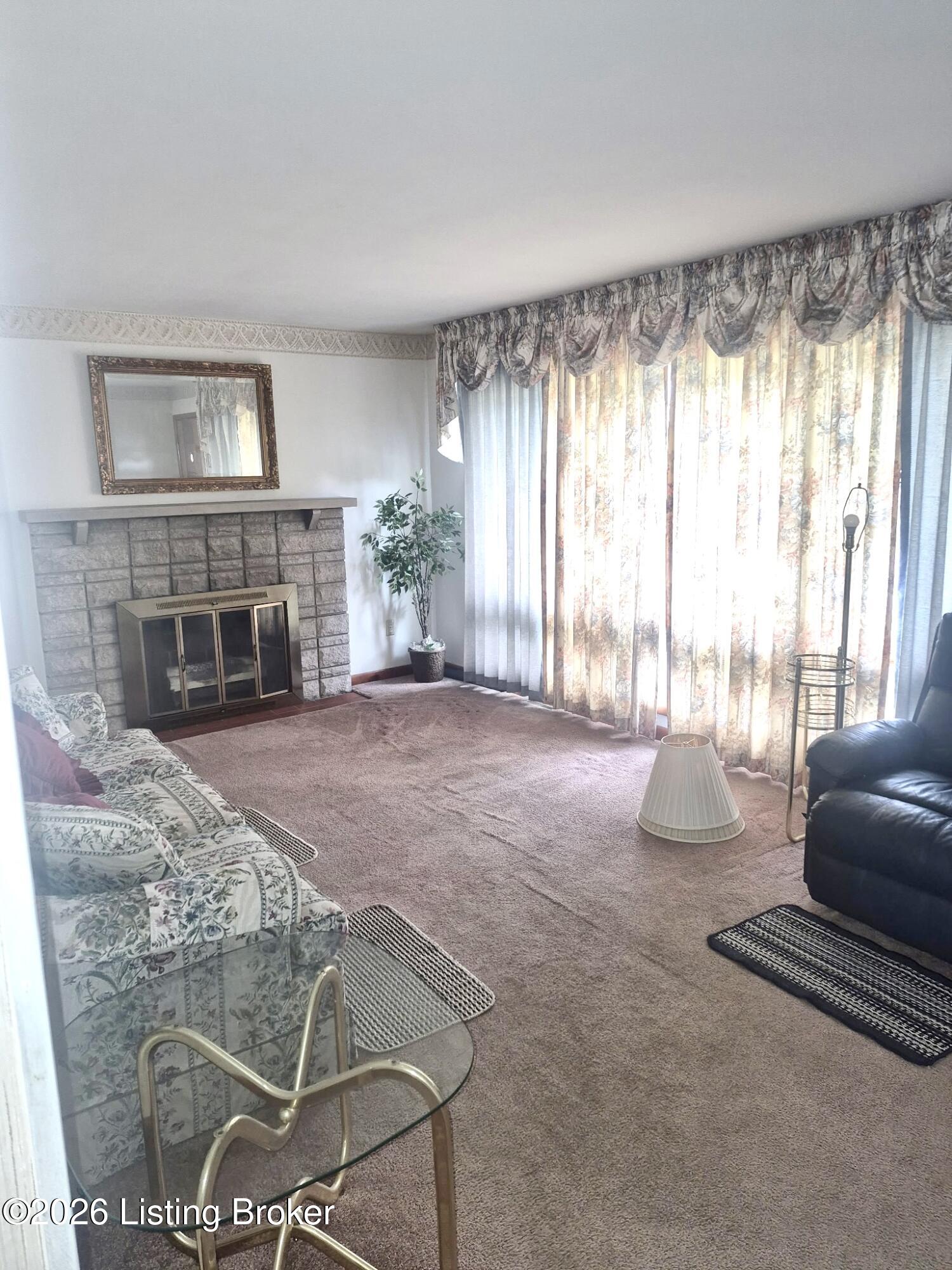 5812 Hornbeam Ln Property Photo 2