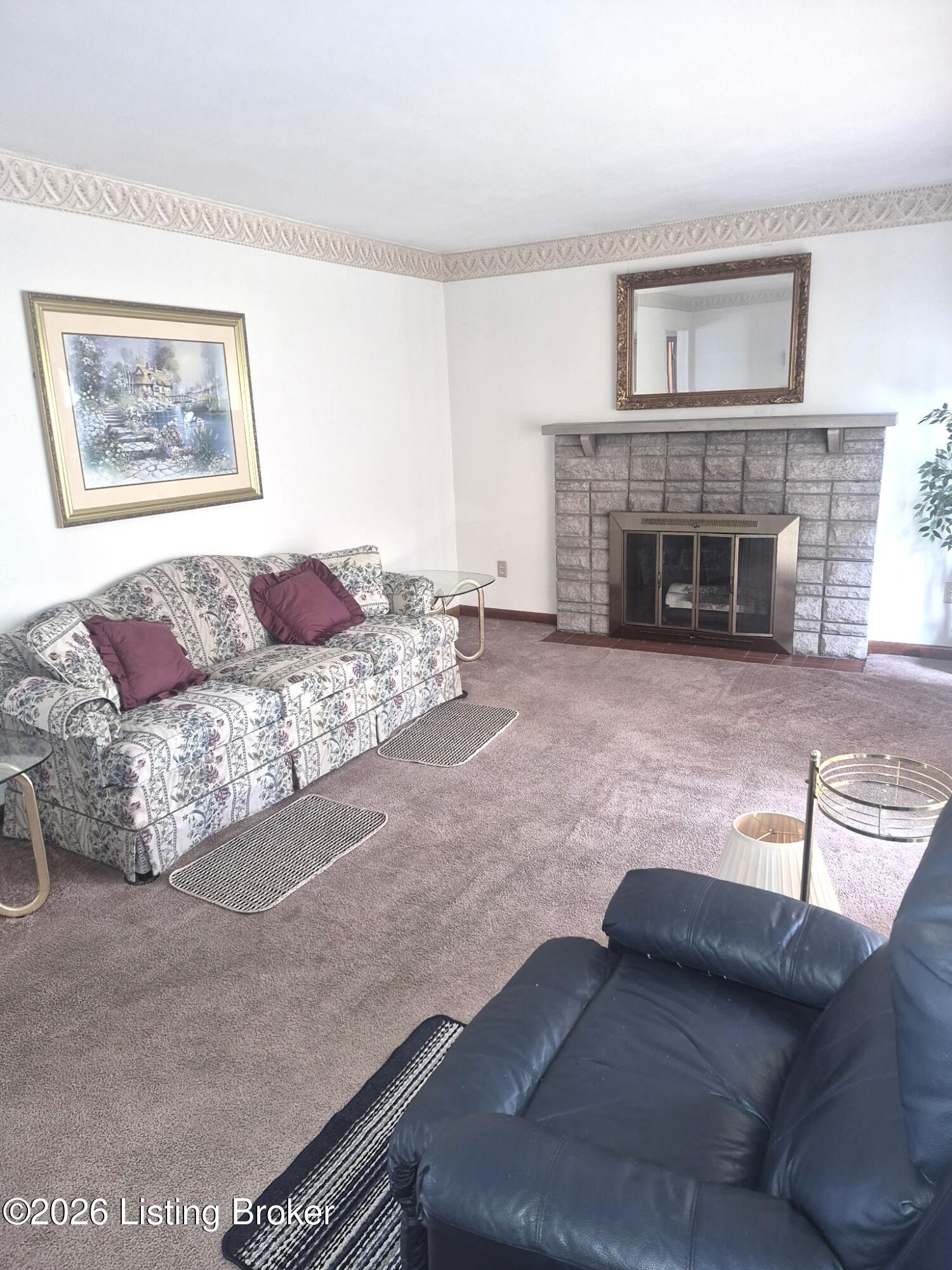 5812 Hornbeam Ln Property Photo 3