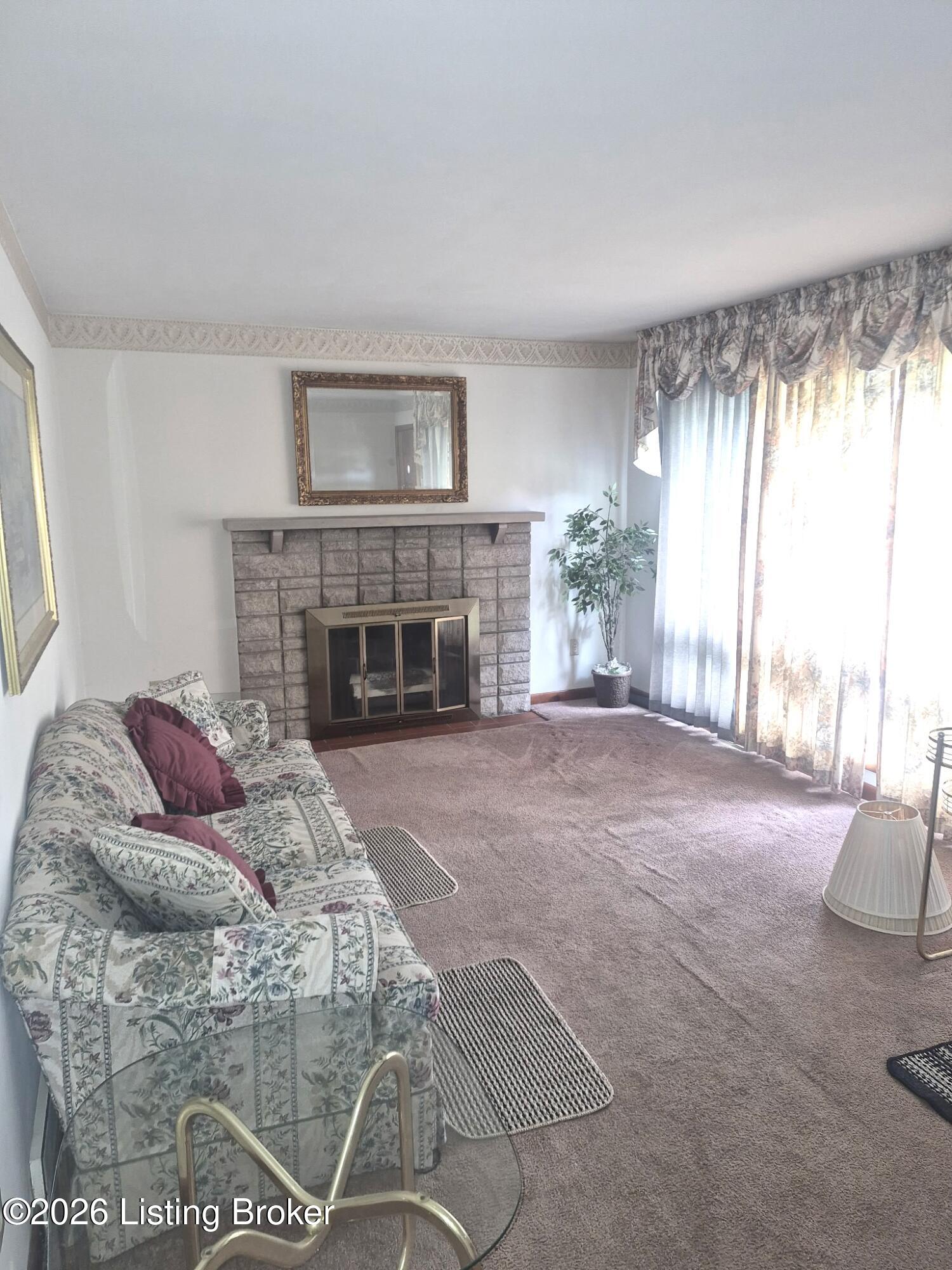 5812 Hornbeam Ln Property Photo 4