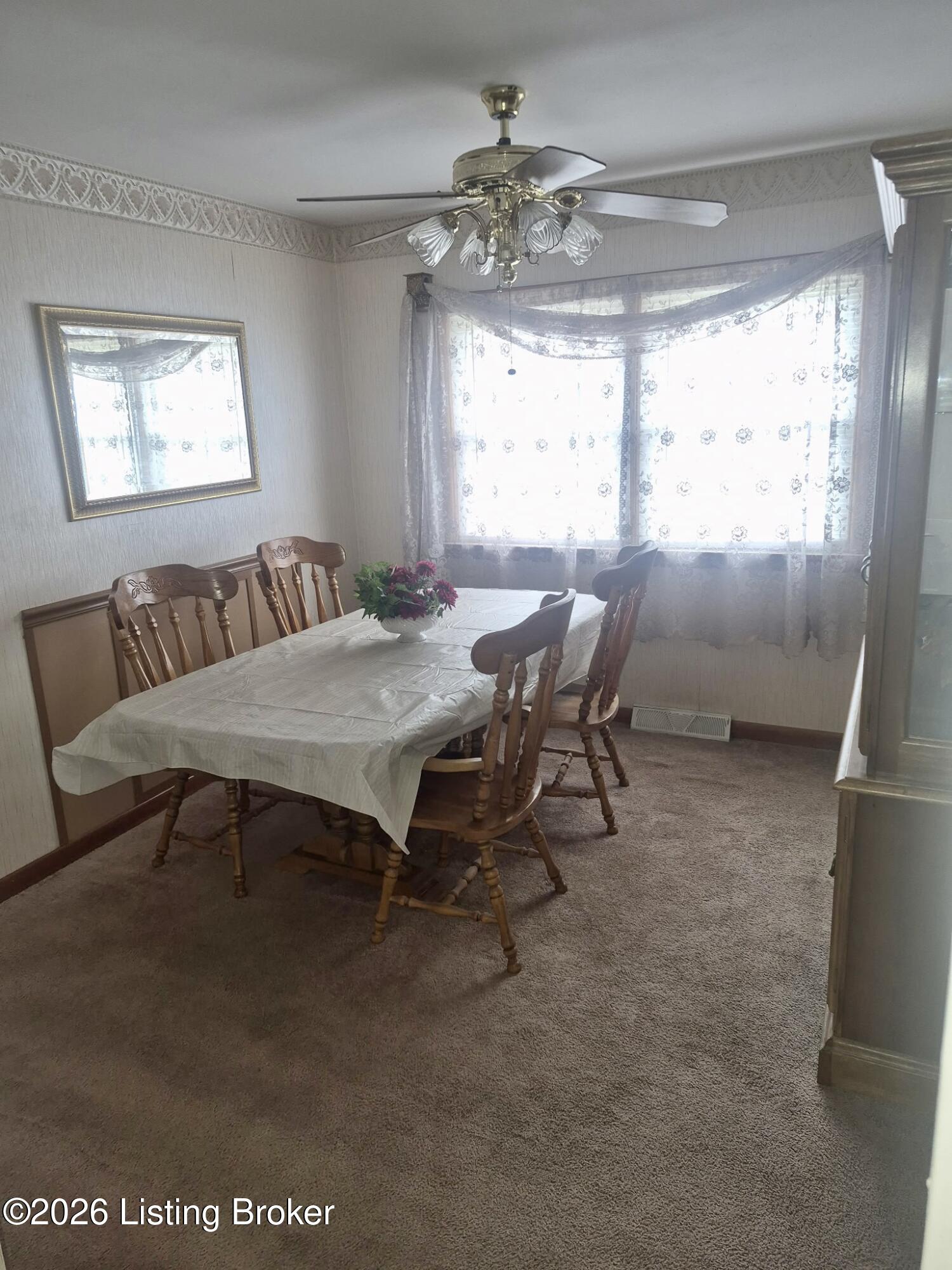 5812 Hornbeam Ln Property Photo 5