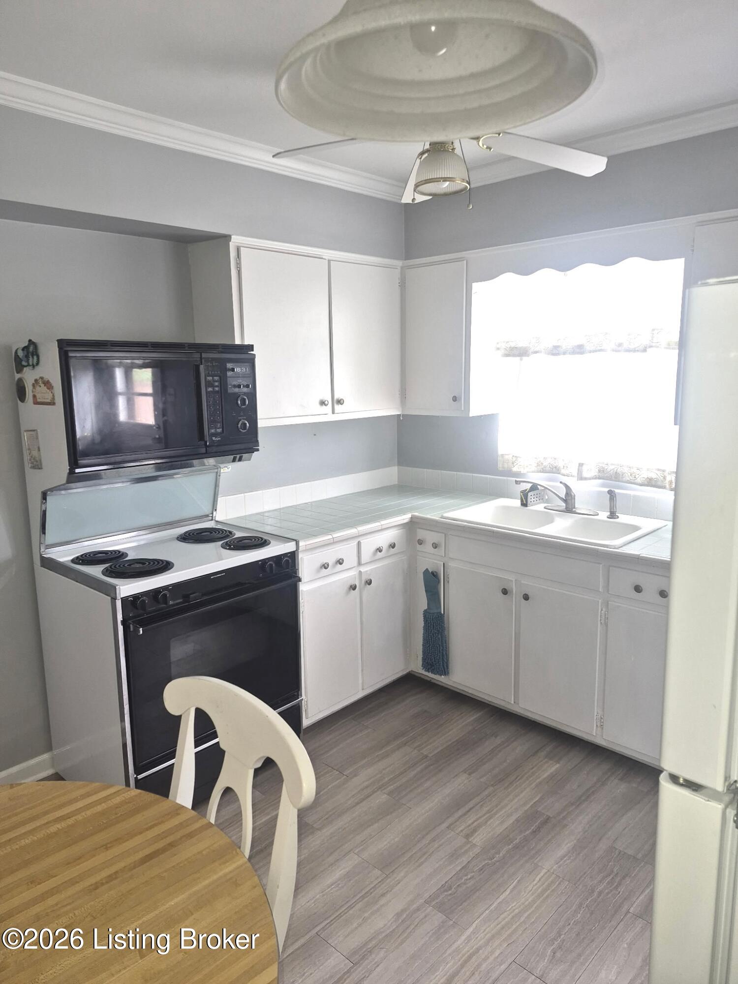 5812 Hornbeam Ln Property Photo 8