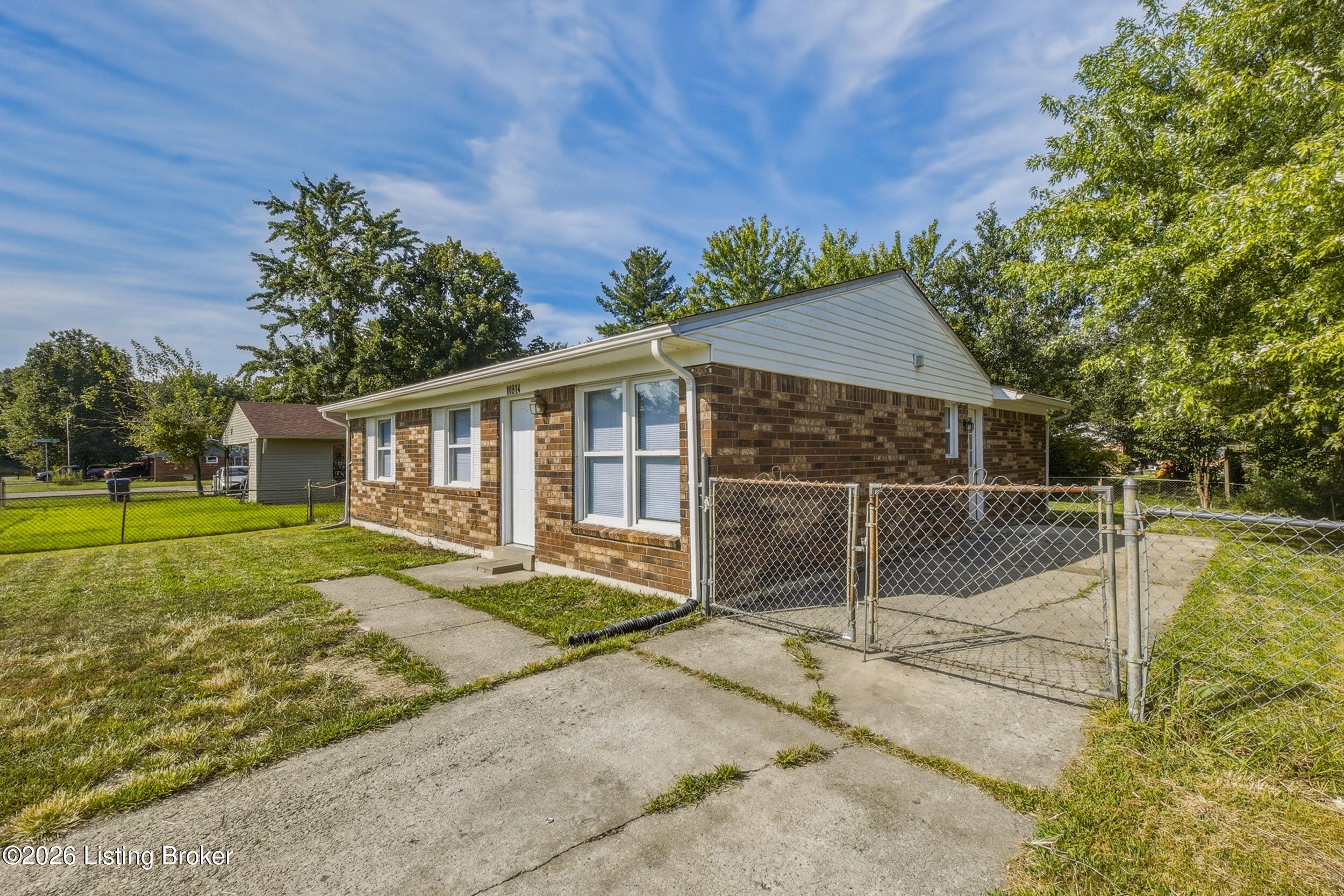 10914 Waycross Ave Property Photo 3
