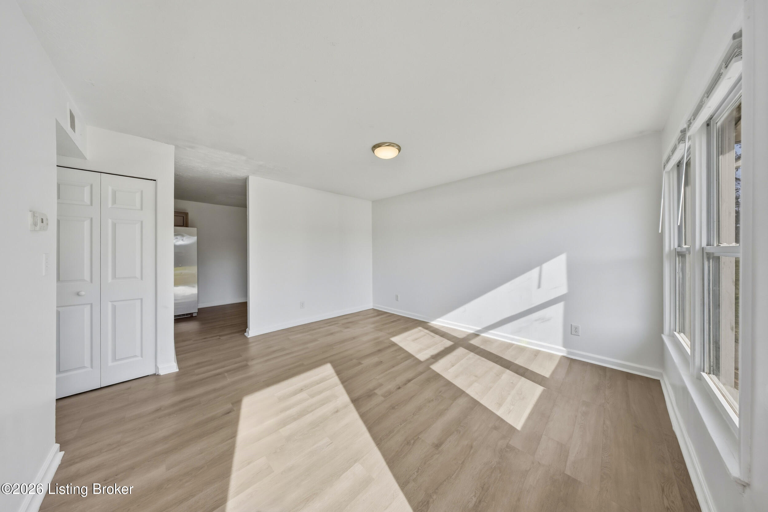 10914 Waycross Ave Property Photo 6