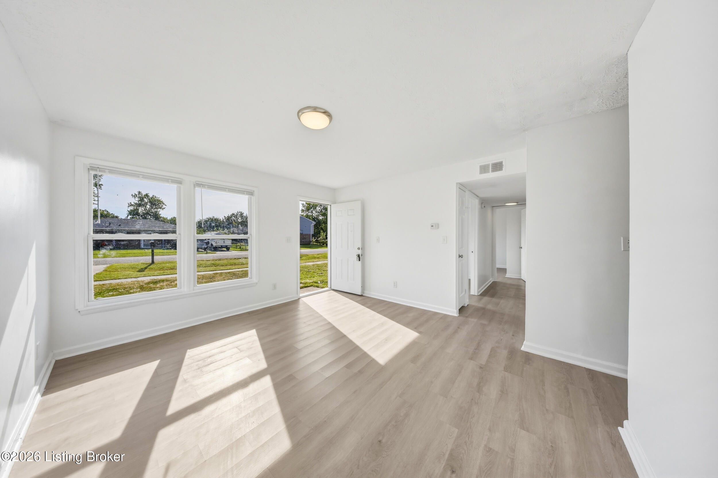 10914 Waycross Ave Property Photo 7