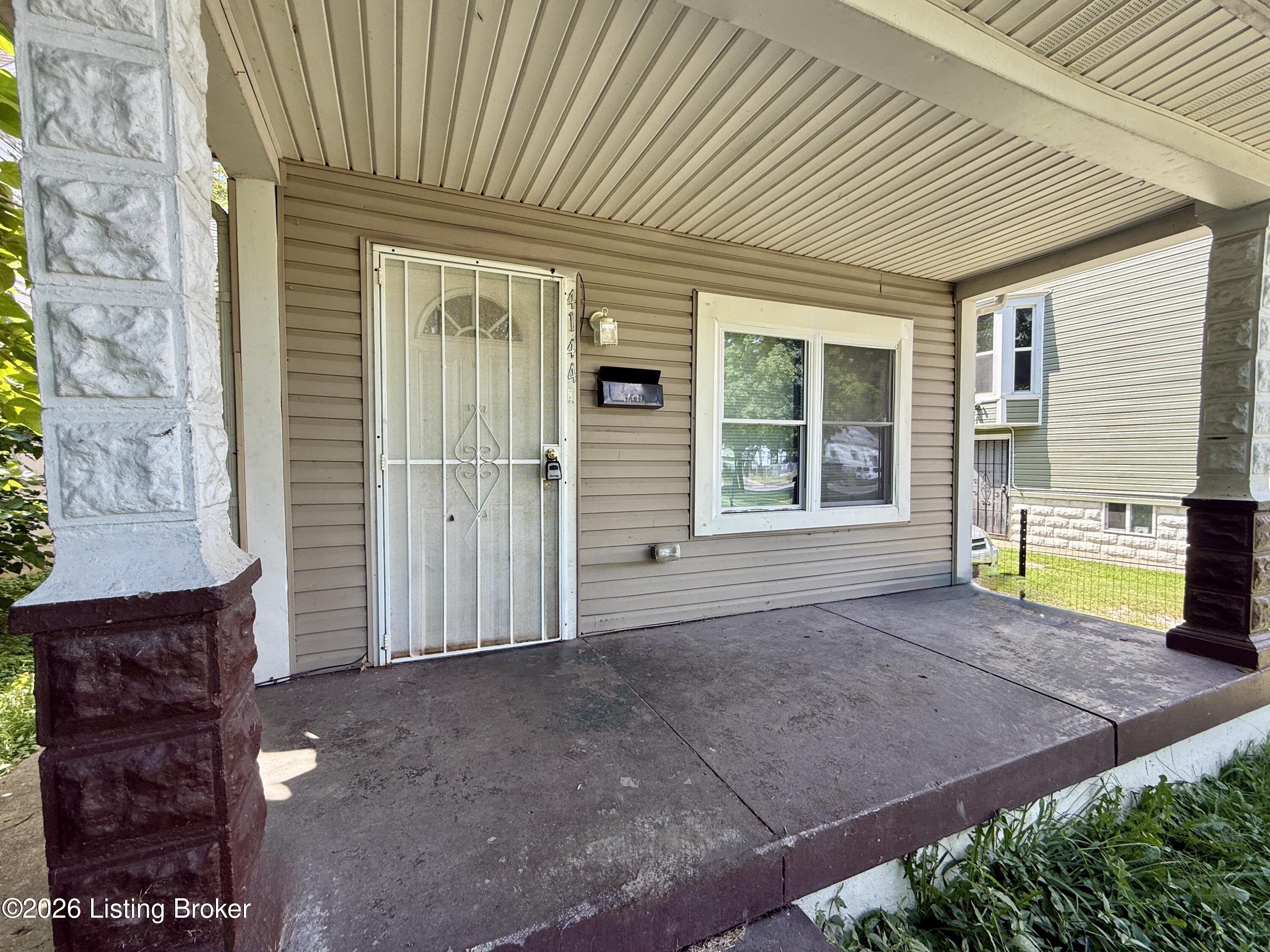 4144 Greenwood Ave Property Photo 2