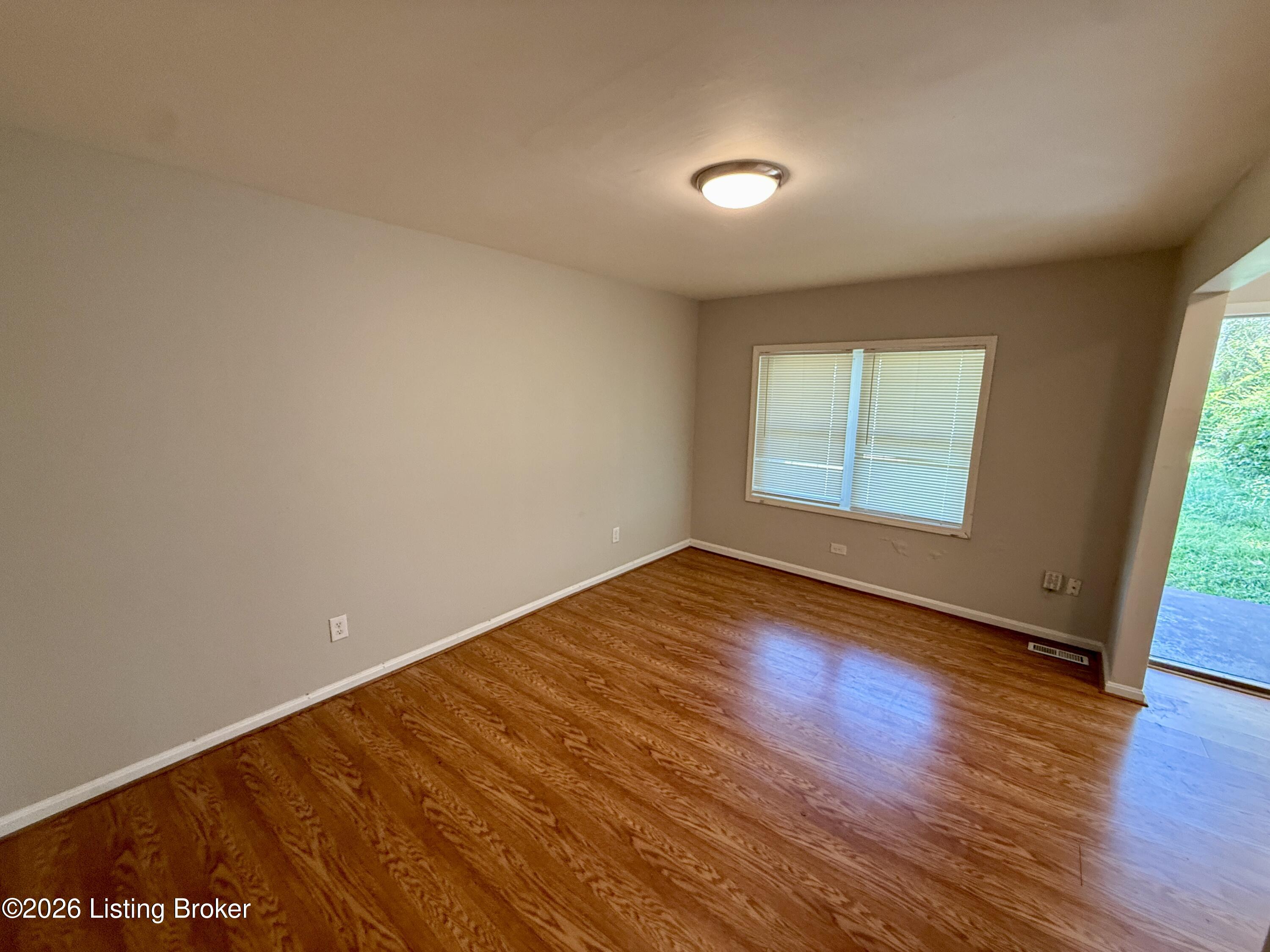 4144 Greenwood Ave Property Photo 8