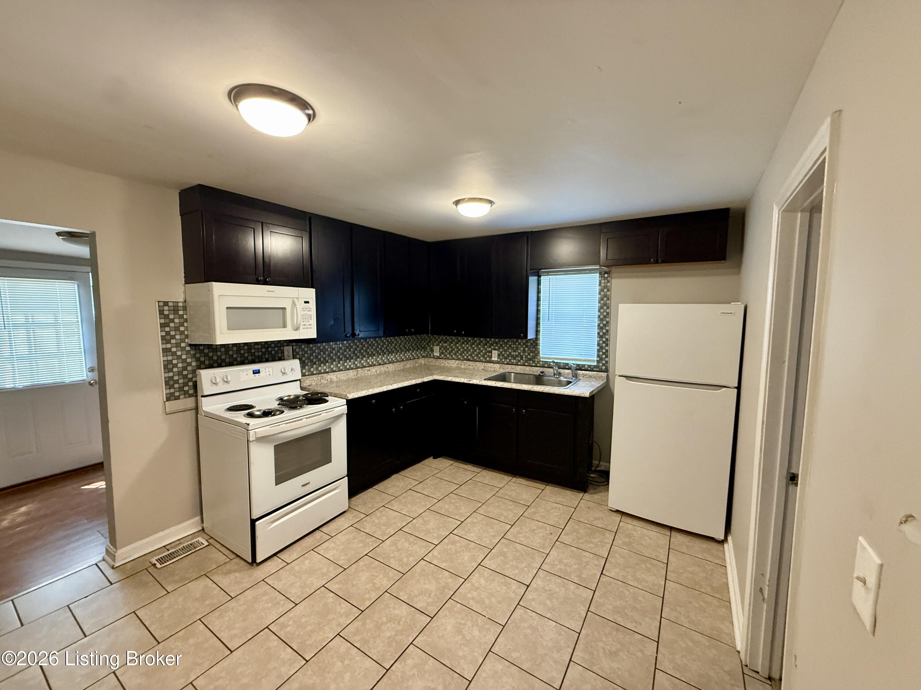 4144 Greenwood Ave Property Photo 11