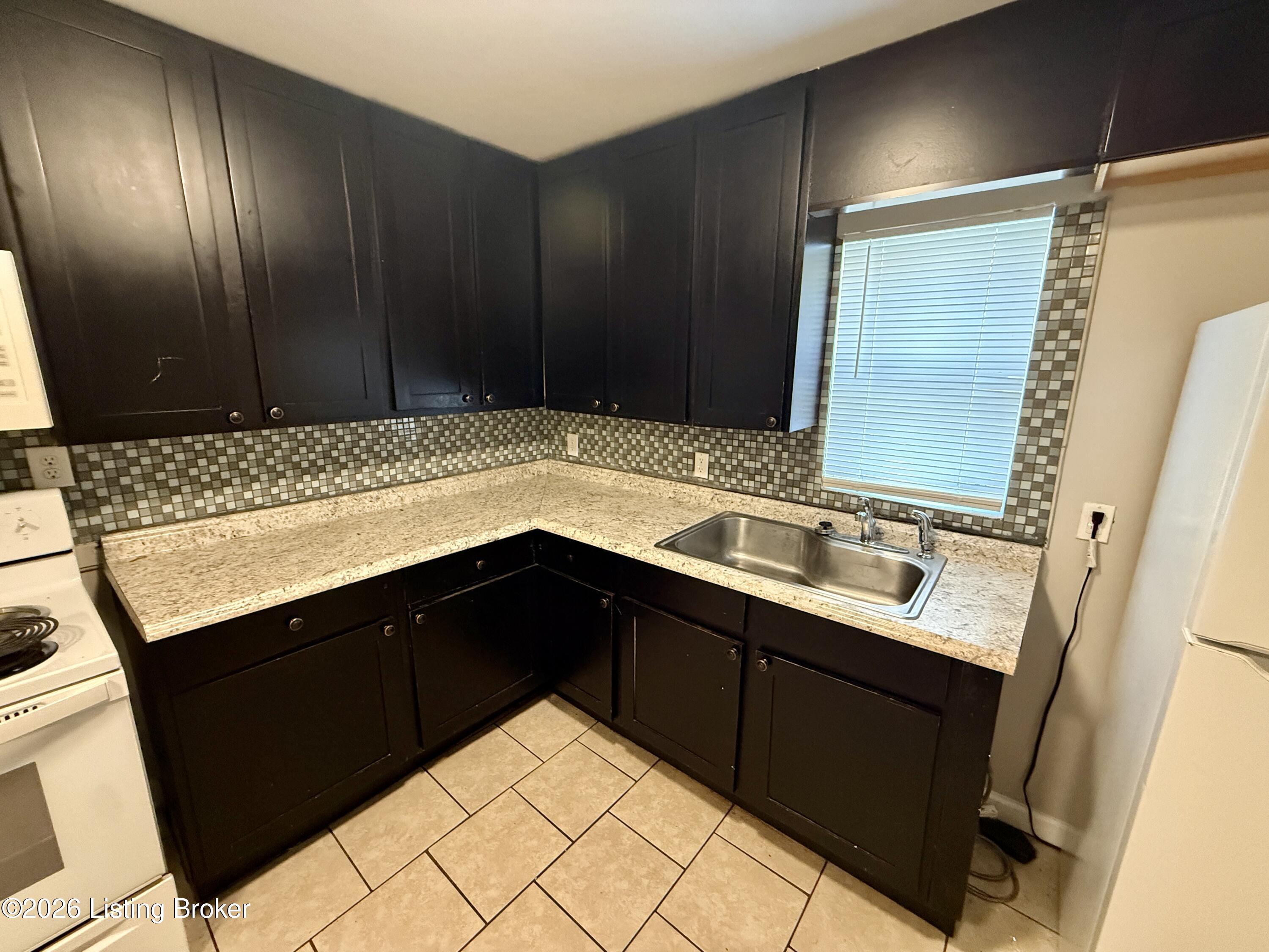 4144 Greenwood Ave Property Photo 12