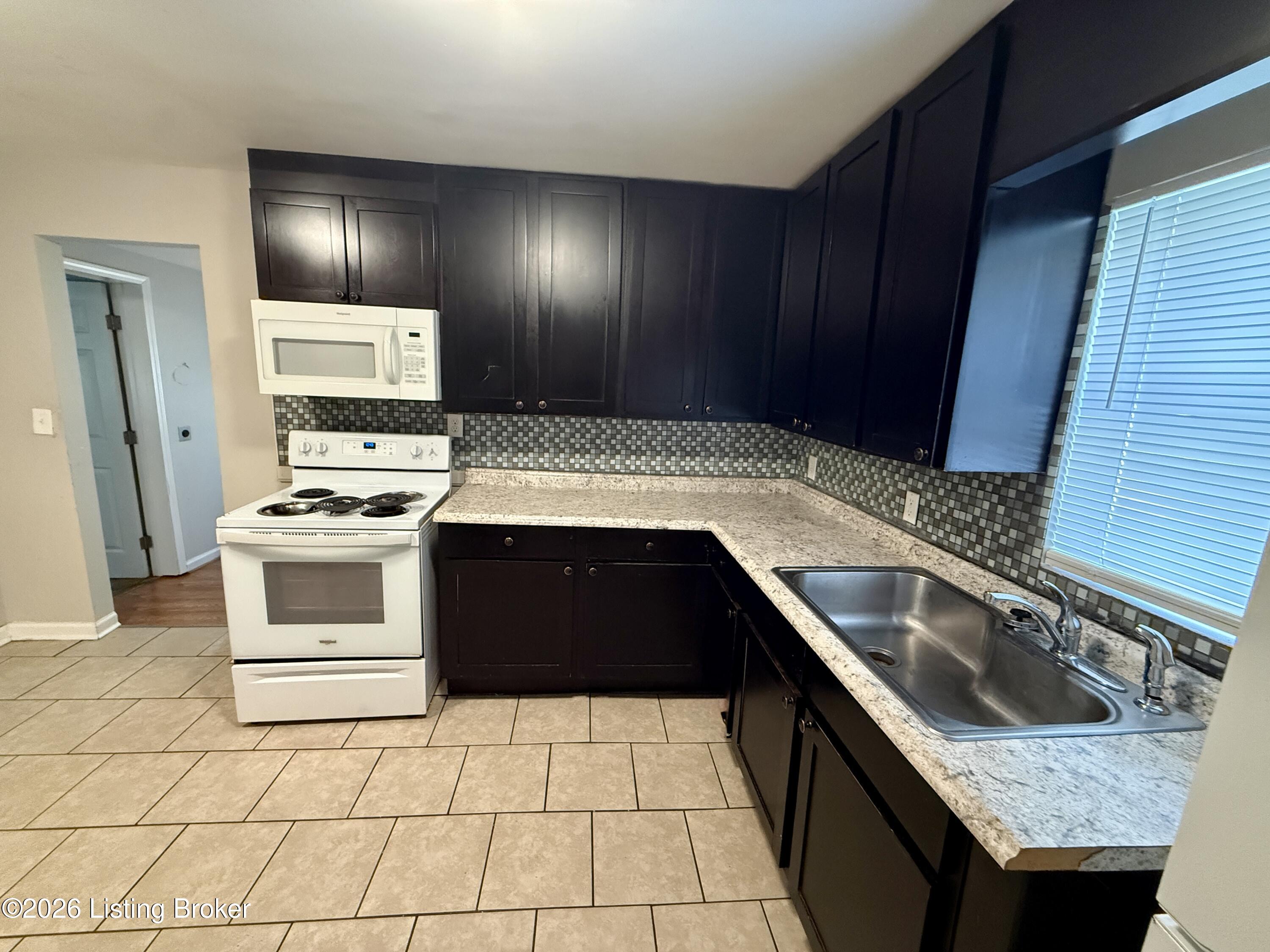 4144 Greenwood Ave Property Photo 13