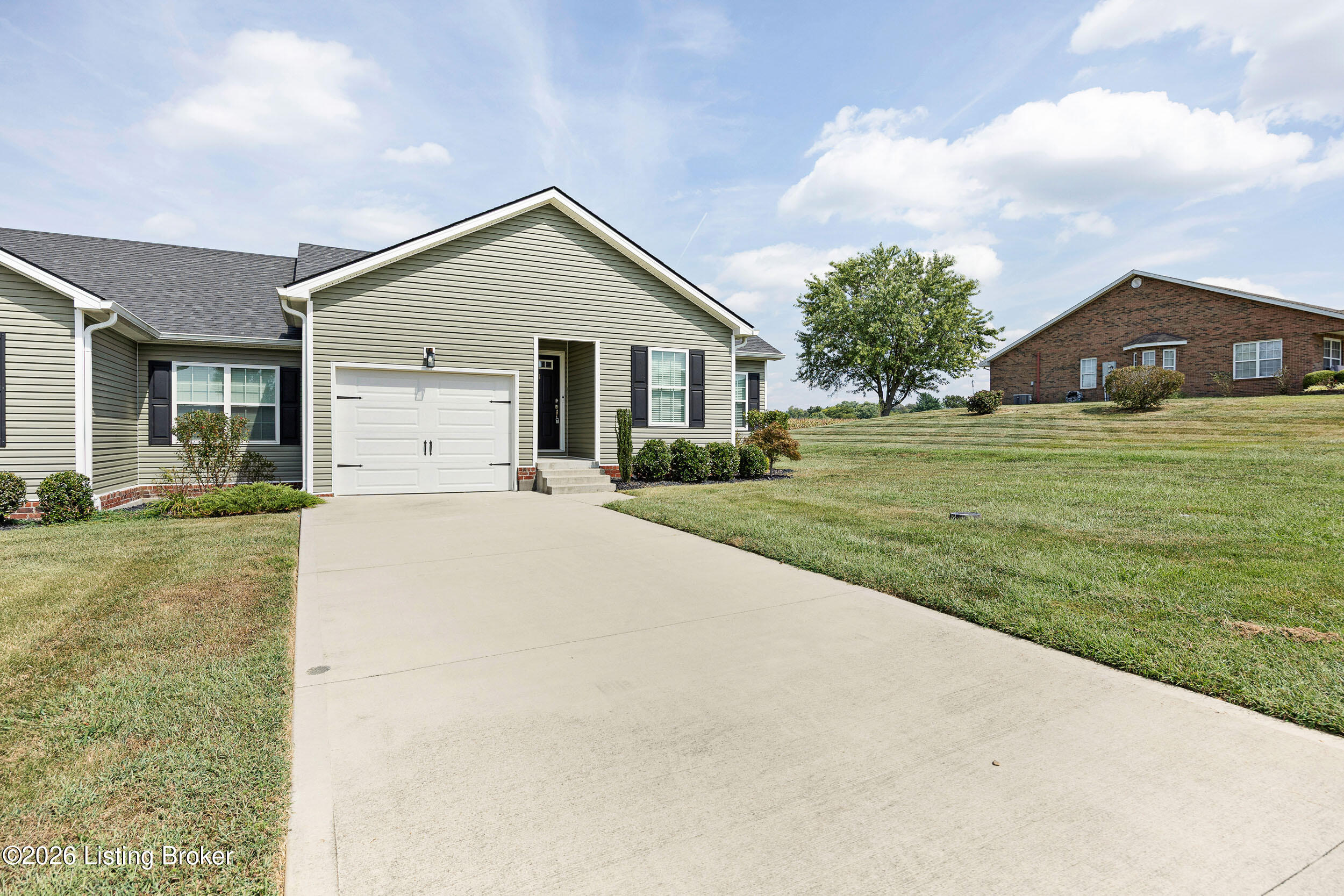 220 Bluegrass Dr Property Photo 2