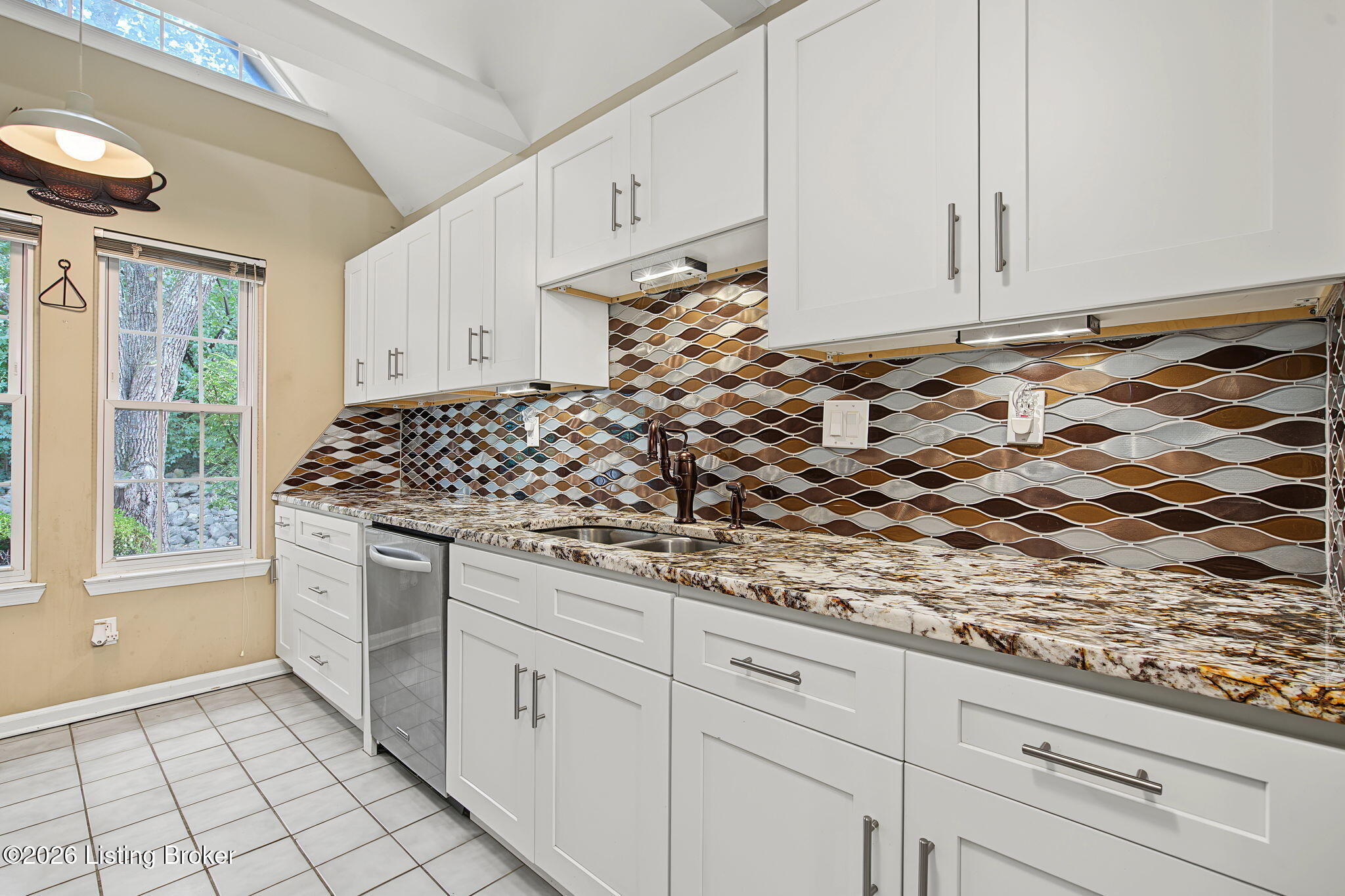2403 Eastbridge Ct Property Photo 9
