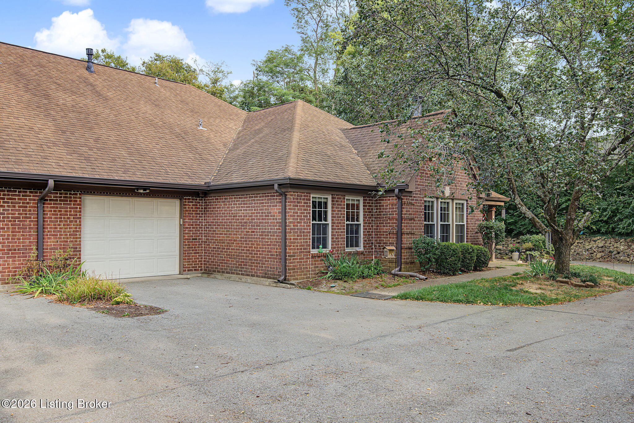 2403 Eastbridge Ct Property Photo 28