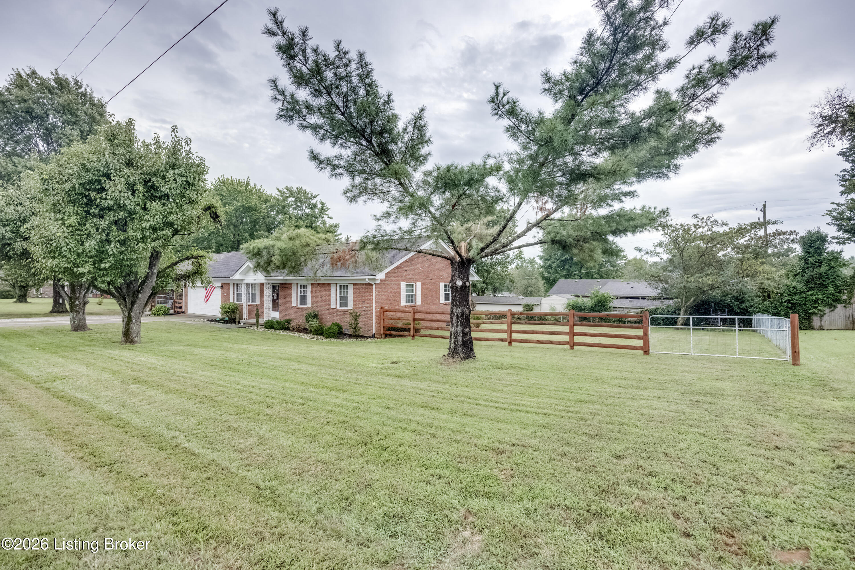 104 Olde Towne Dr Property Photo 2