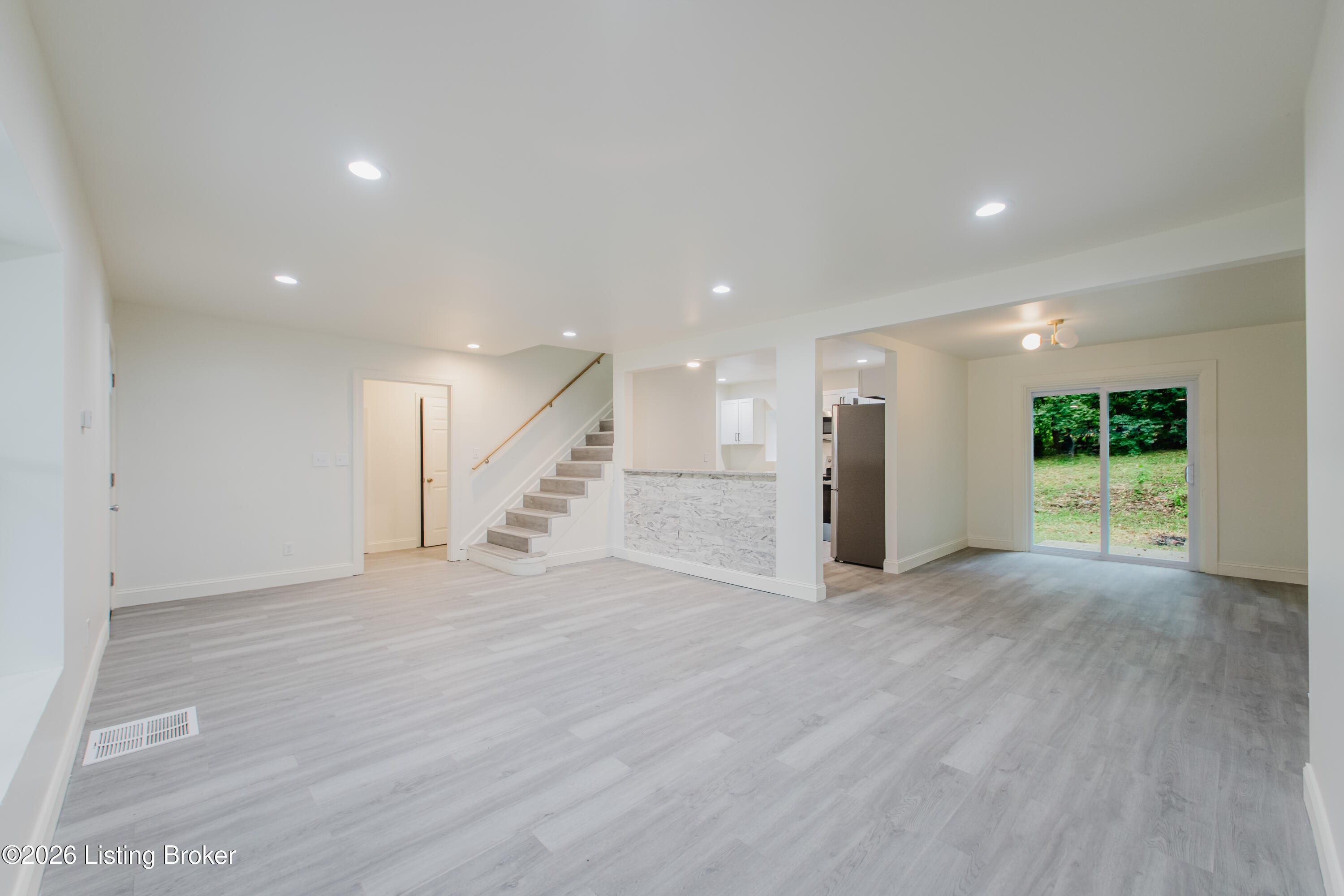 5319 New Cut Rd Property Photo 5