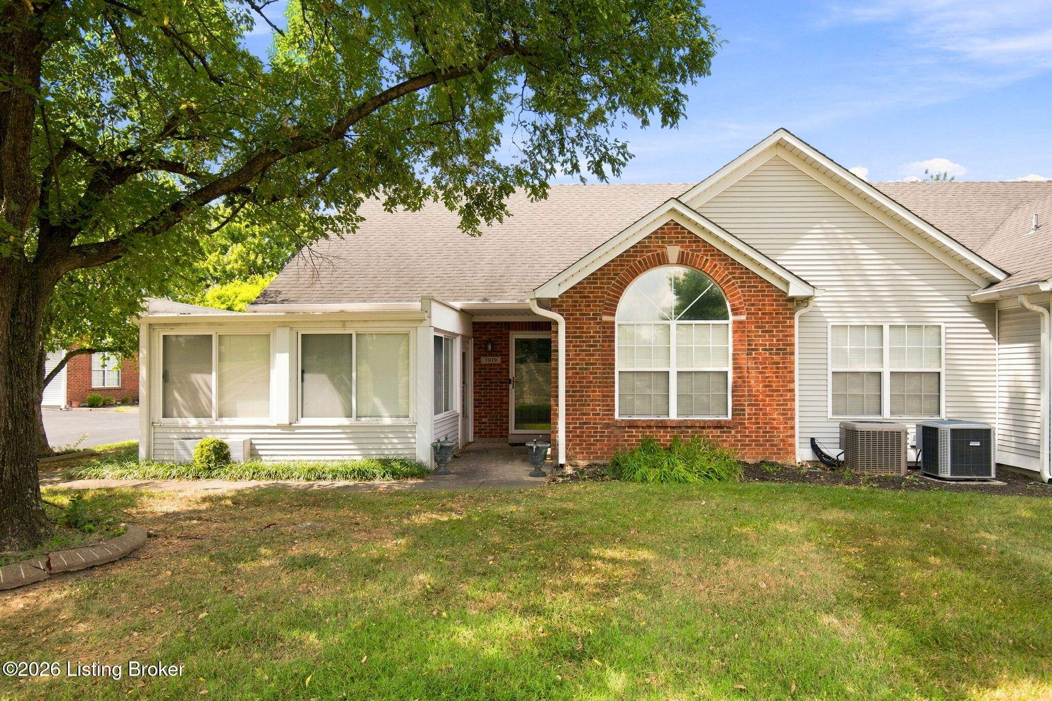 3919 Village Green Dr Property Photo 1
