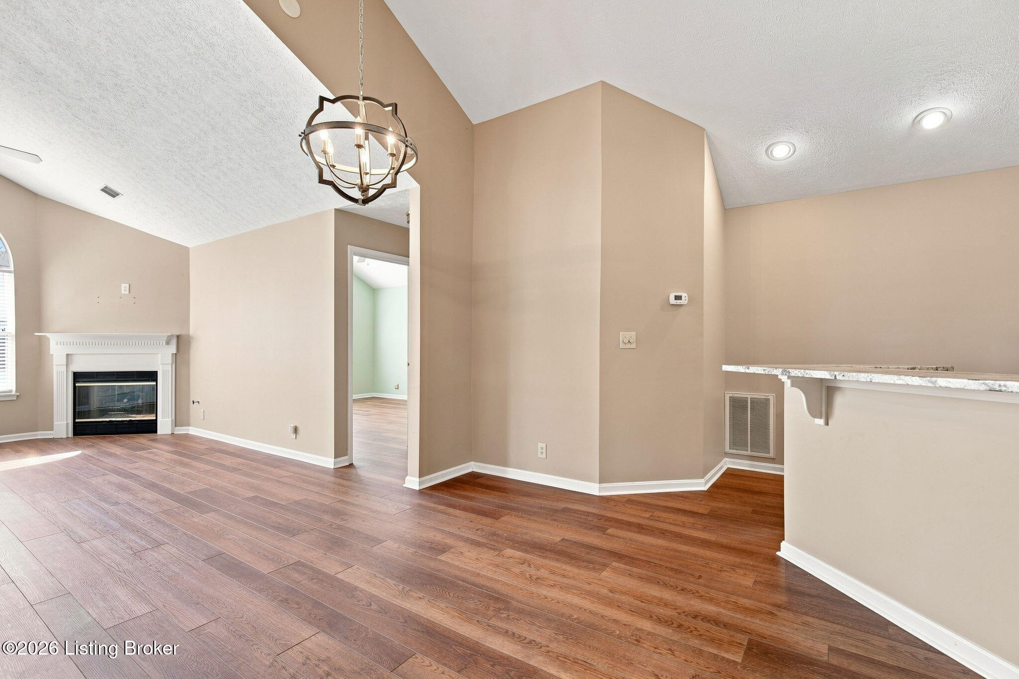 3919 Village Green Dr Property Photo 10