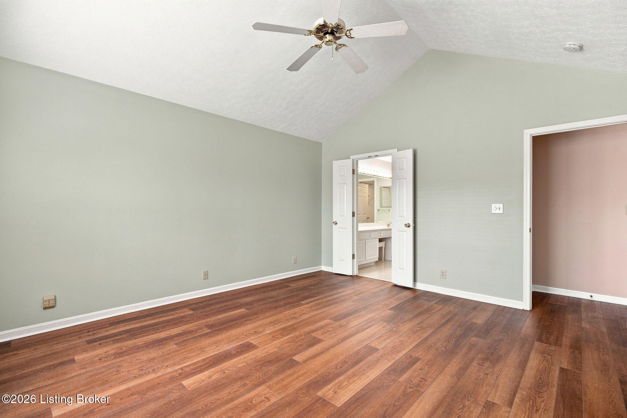 3919 Village Green Dr Property Photo 14