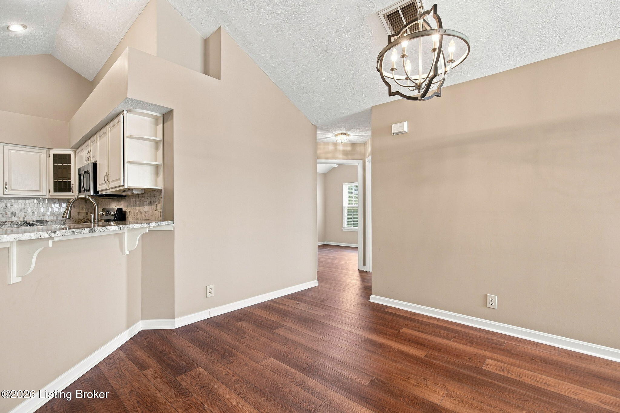 3919 Village Green Dr Property Photo 23