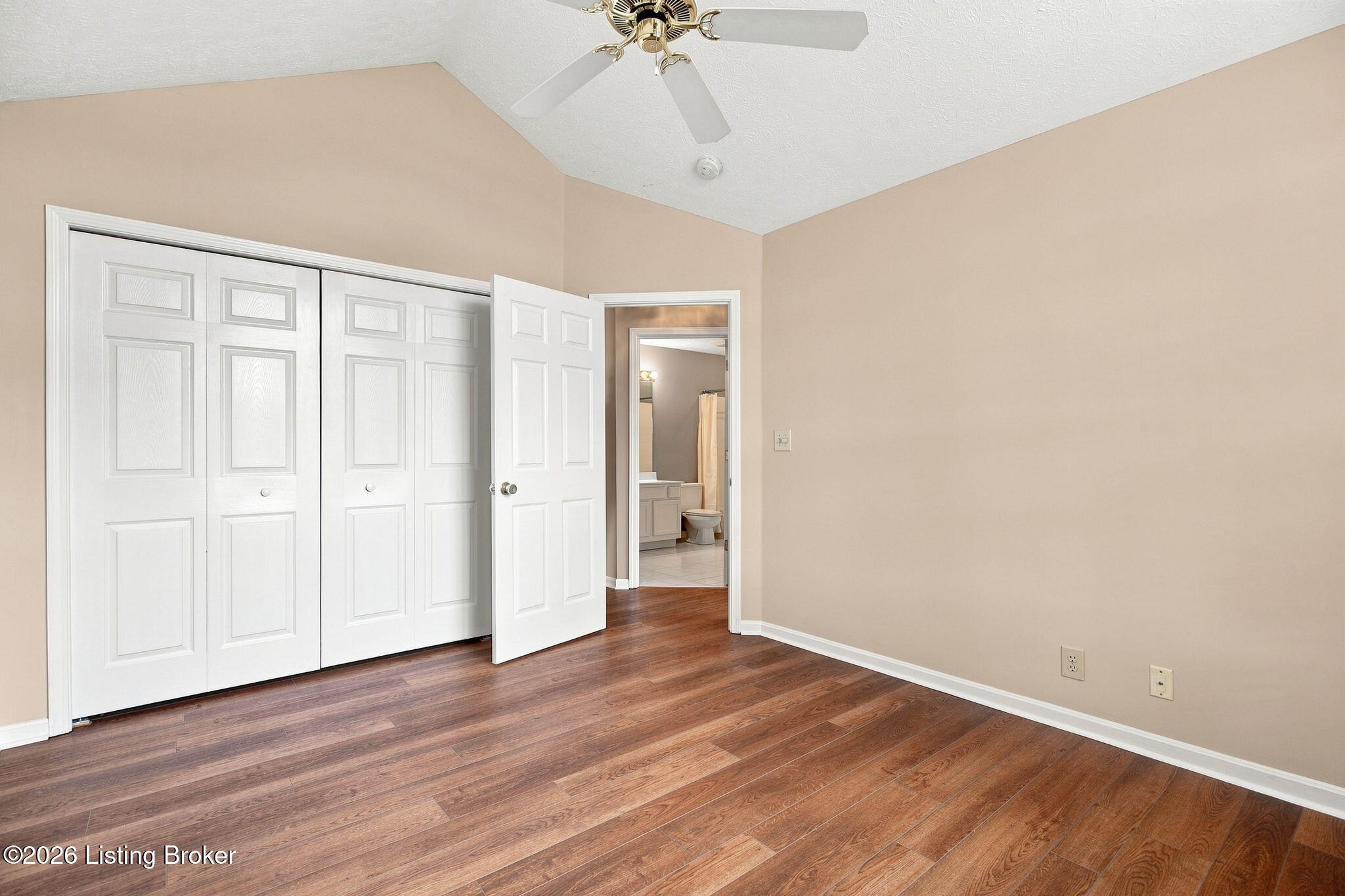 3919 Village Green Dr Property Photo 27