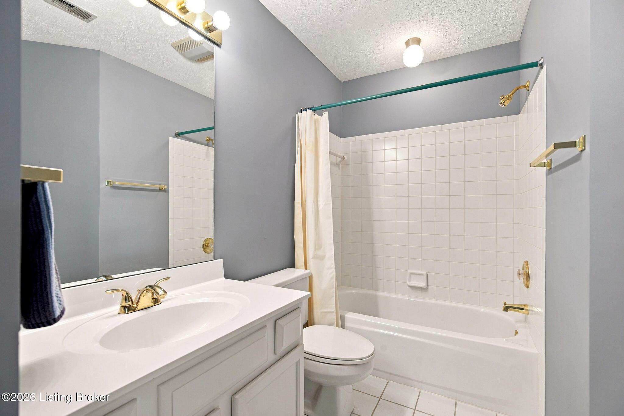 3919 Village Green Dr Property Photo 28