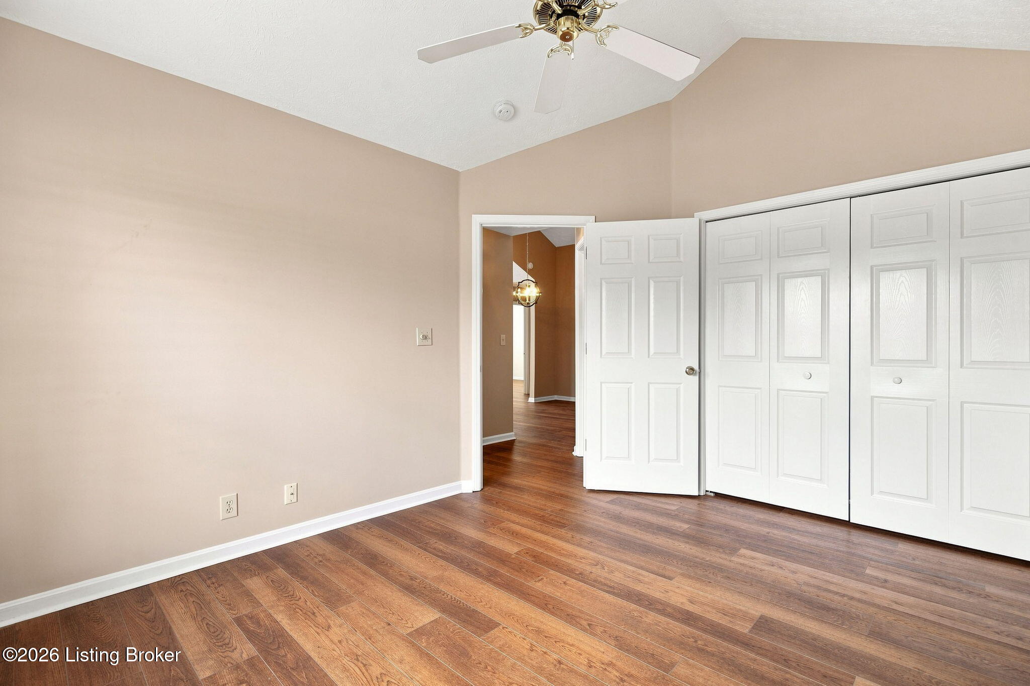 3919 Village Green Dr Property Photo 32