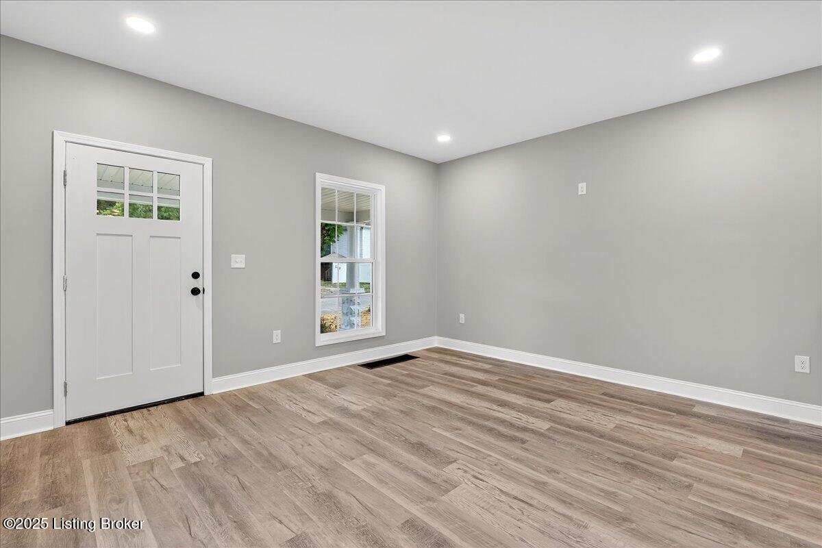 3121 W Magnolia Ave Property Photo 5