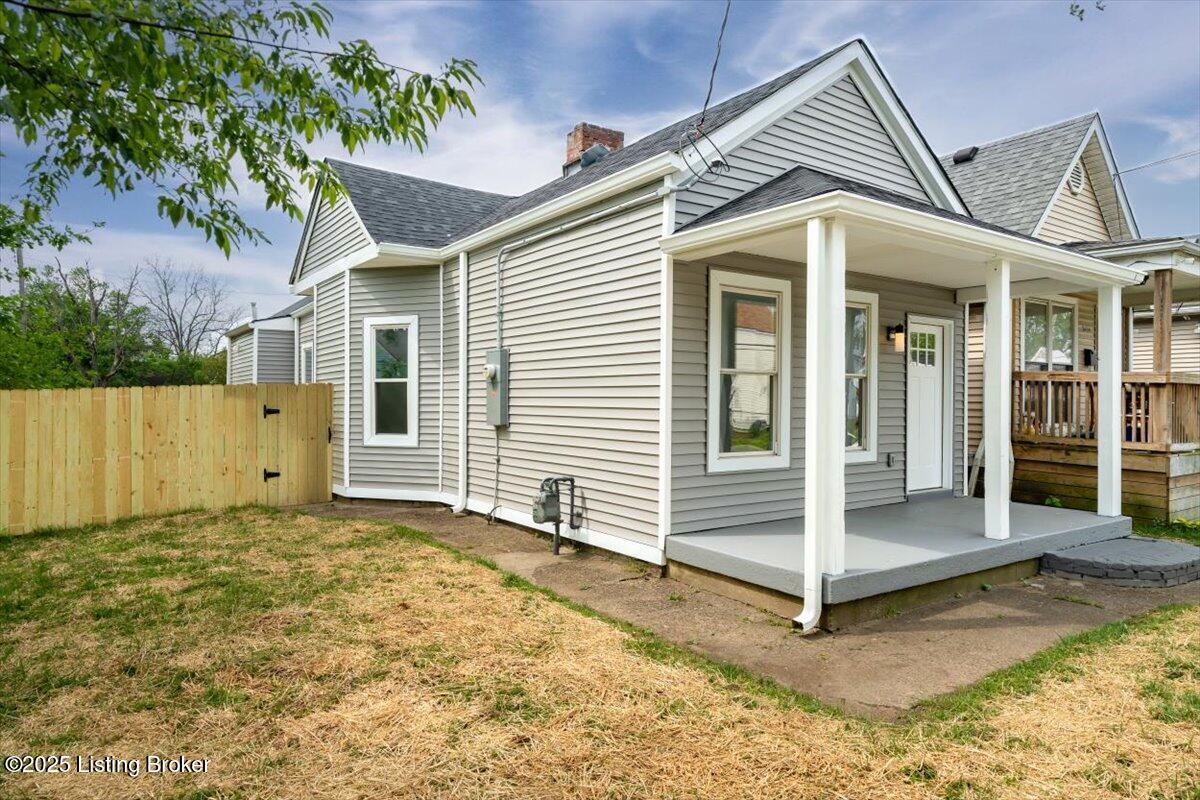 2632 Woodland Ave Property Photo