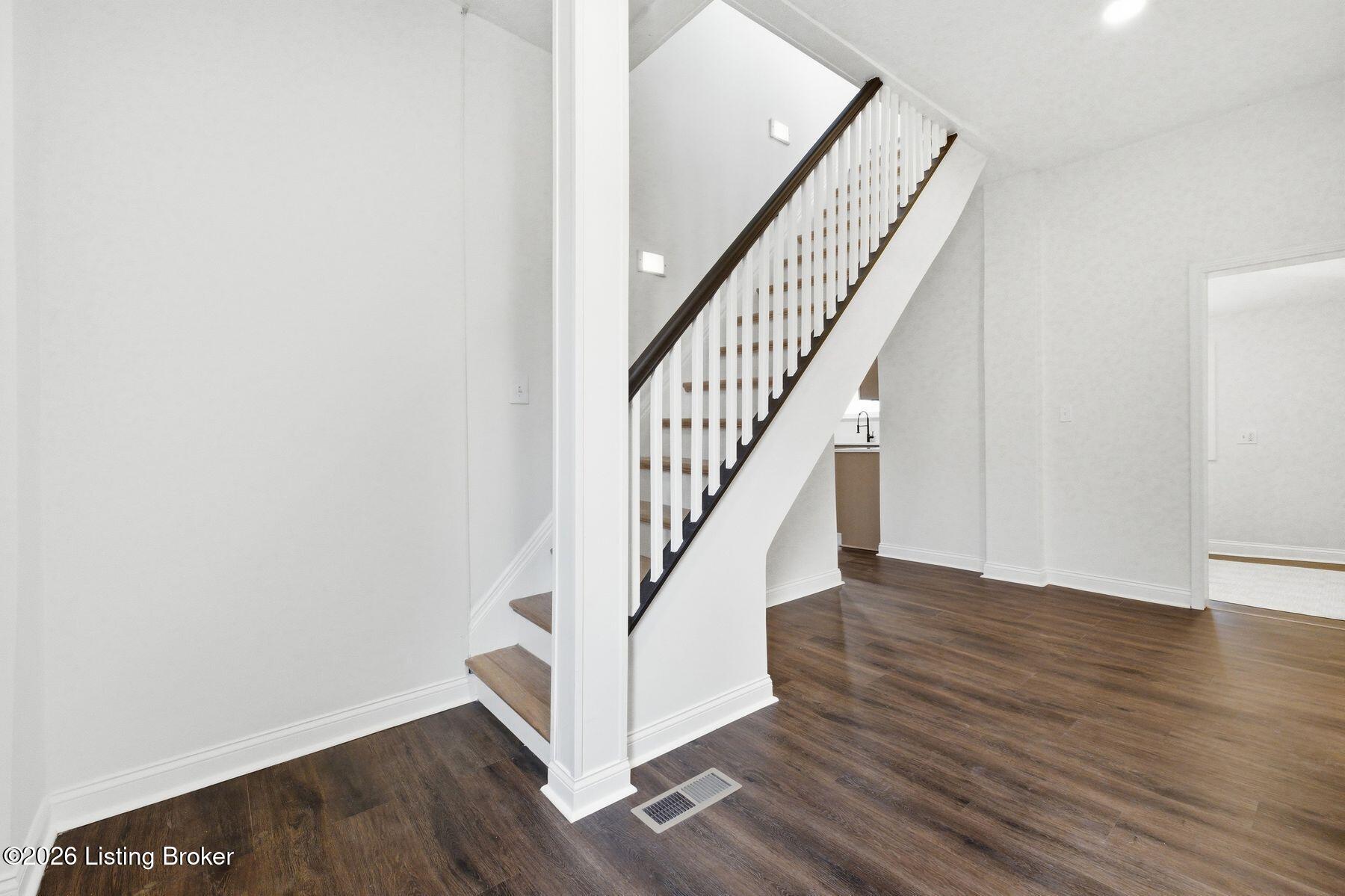 1126 Myrtle Ave Property Photo 6