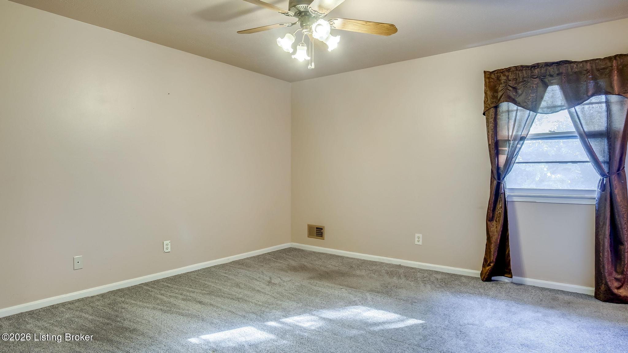 304 Patriot Ct Property Photo 13