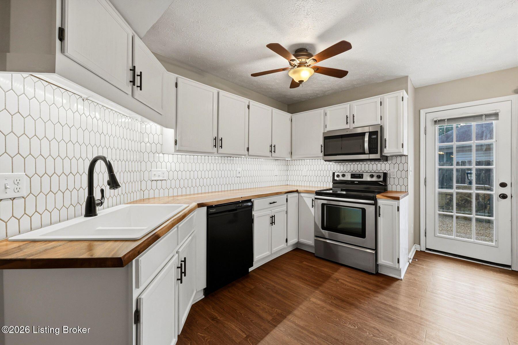 3201 Dewdrop Ct Property Photo 12