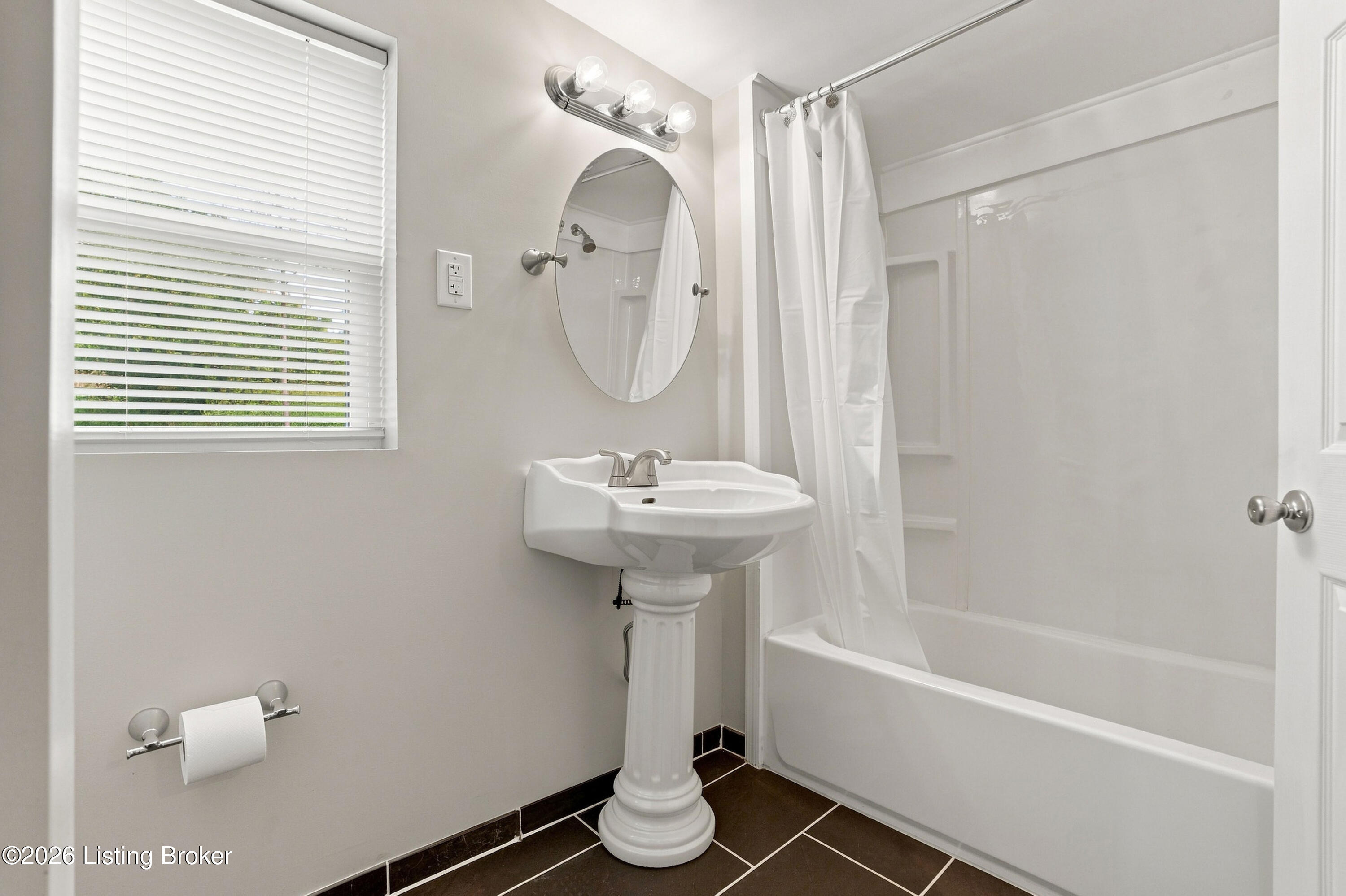201 Van Buren Rd Property Photo 18