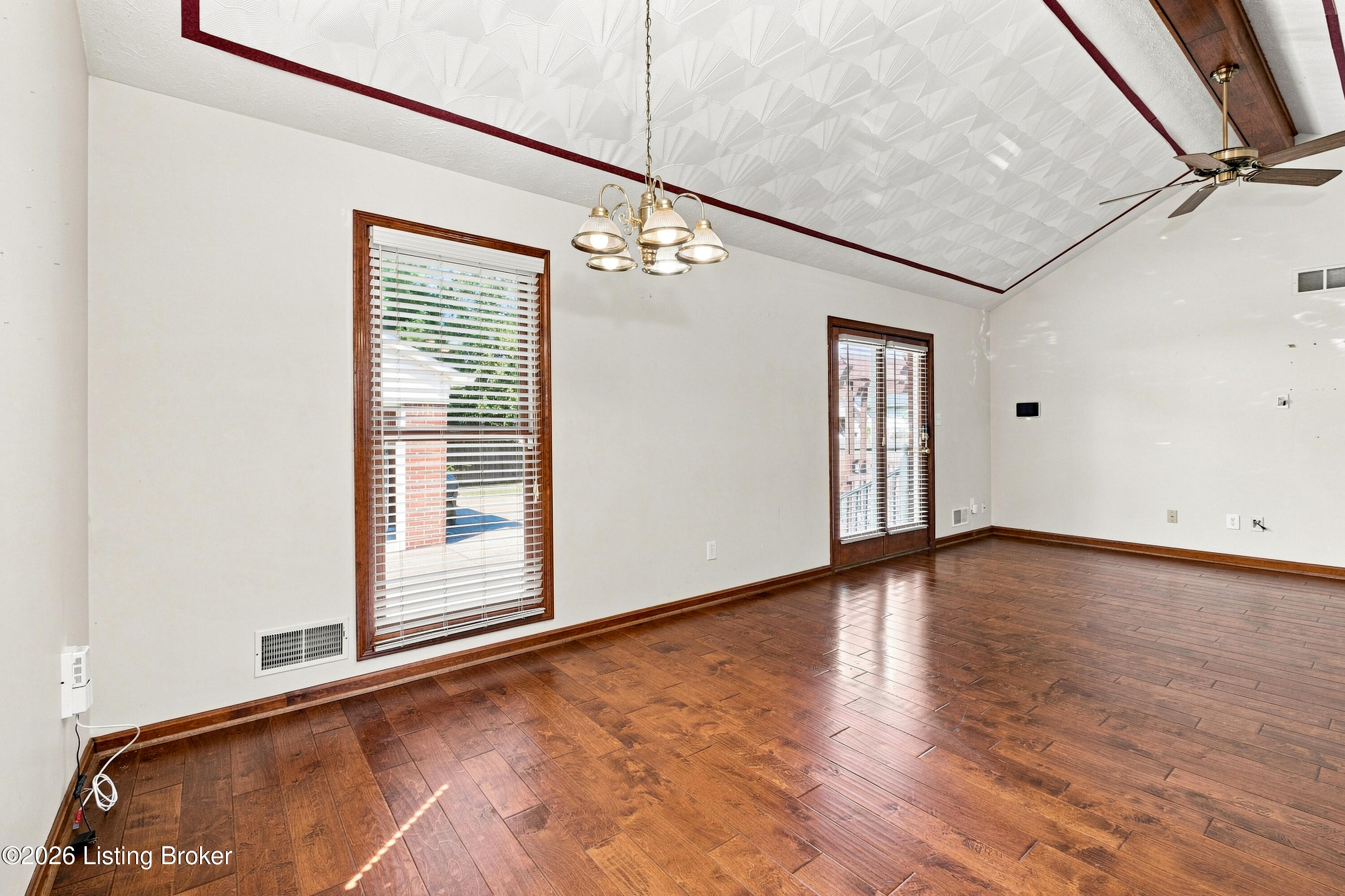 10102 Lanson Ct Property Photo 8