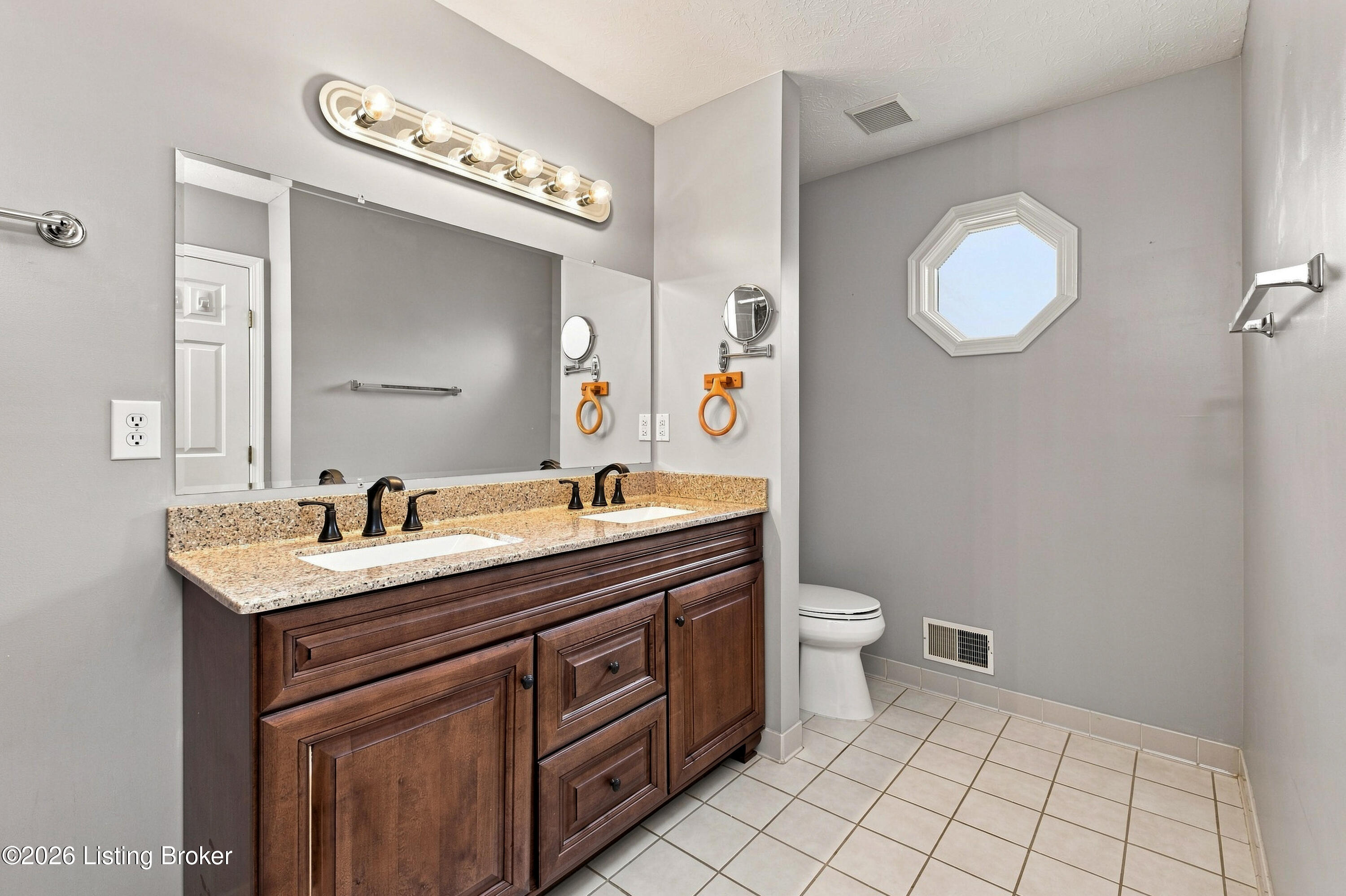 10102 Lanson Ct Property Photo 23