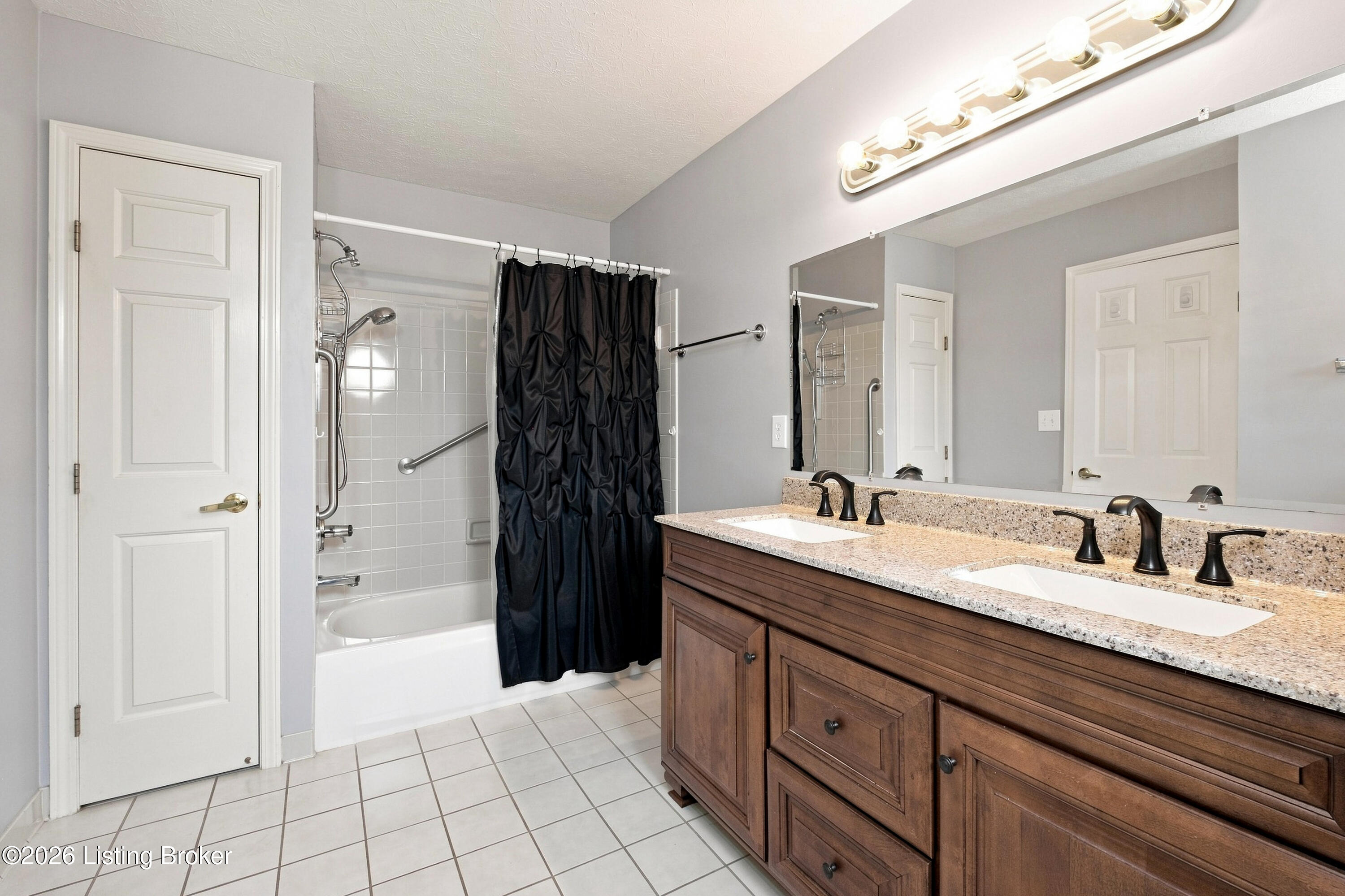 10102 Lanson Ct Property Photo 24