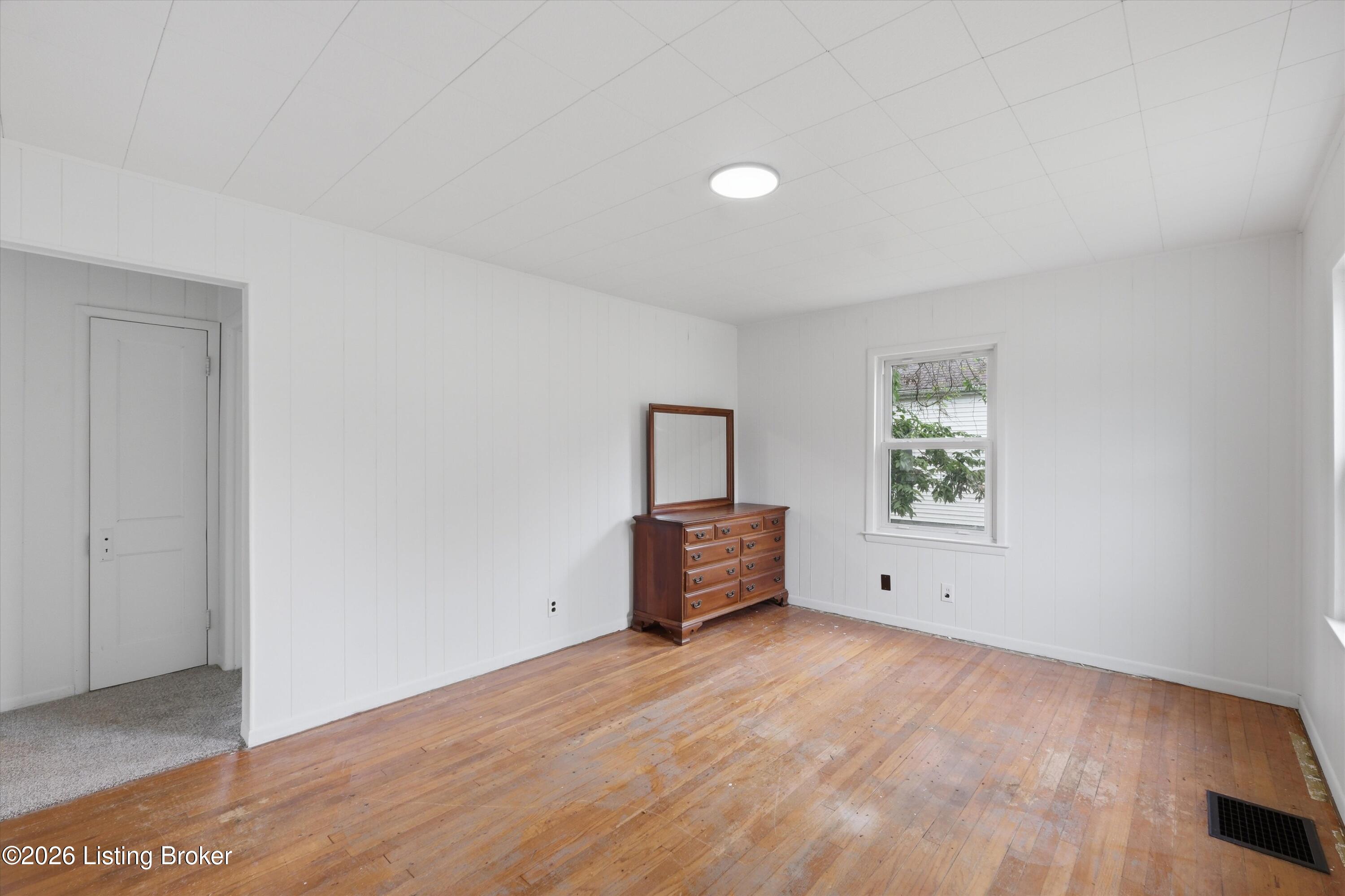 540 W Broadway St Property Photo 6