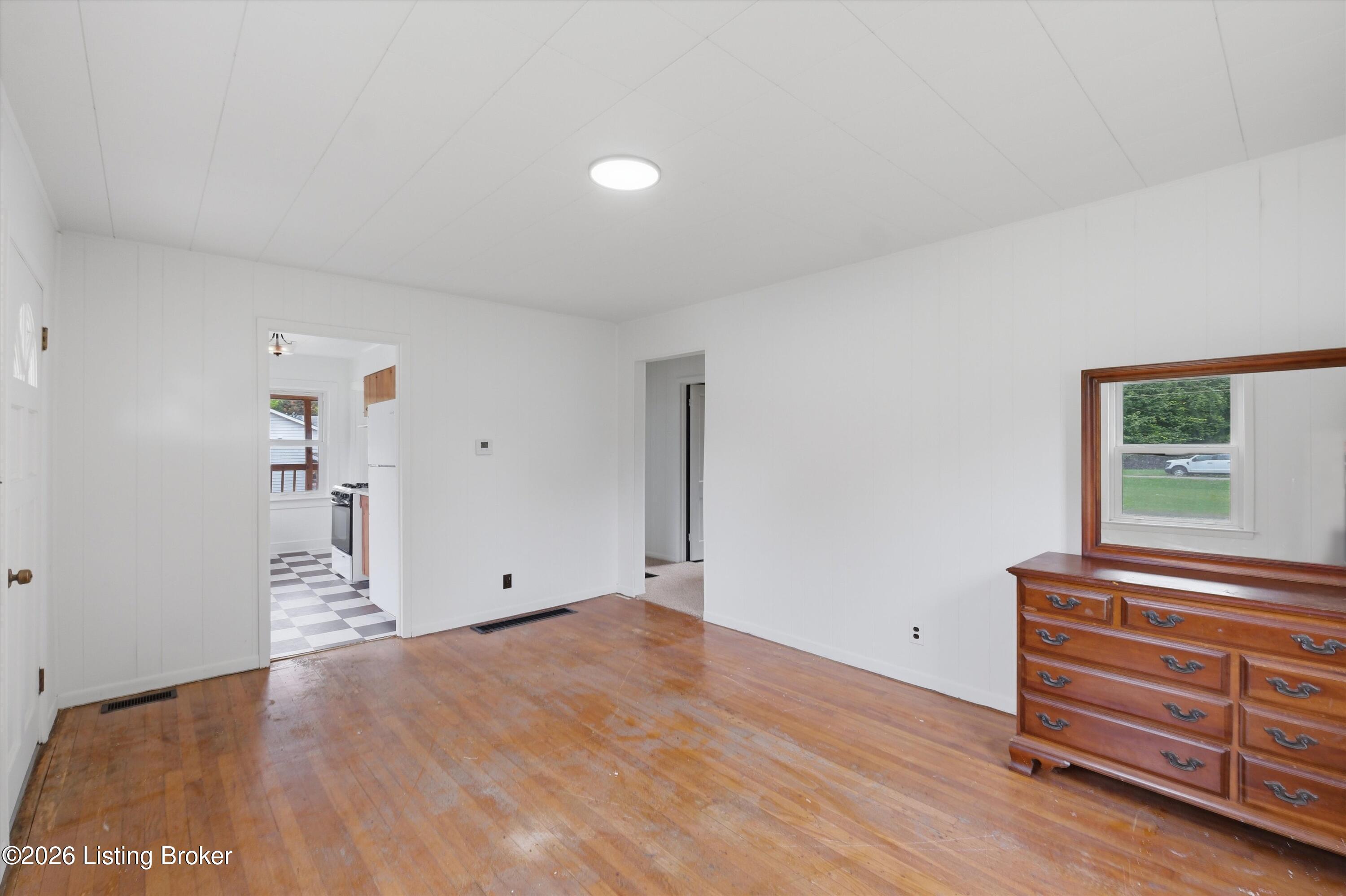 540 W Broadway St Property Photo 7