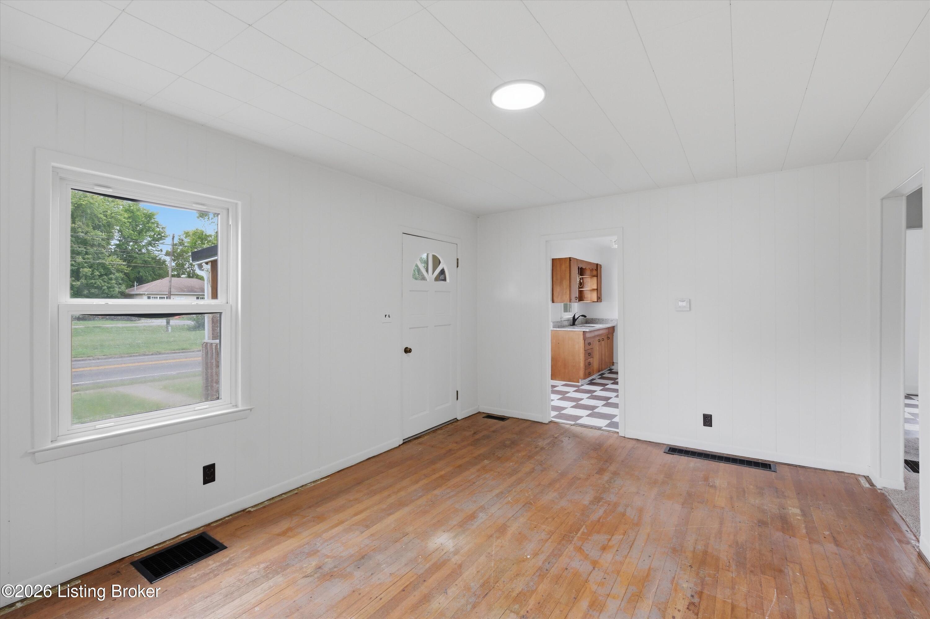 540 W Broadway St Property Photo 8
